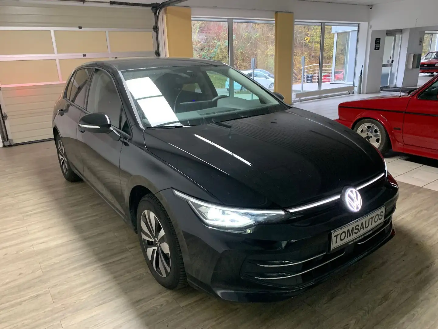 Volkswagen Golf VIII Lim. 1.5 eTSI DSG 110 kW Goal Navi LED Schwarz - 1