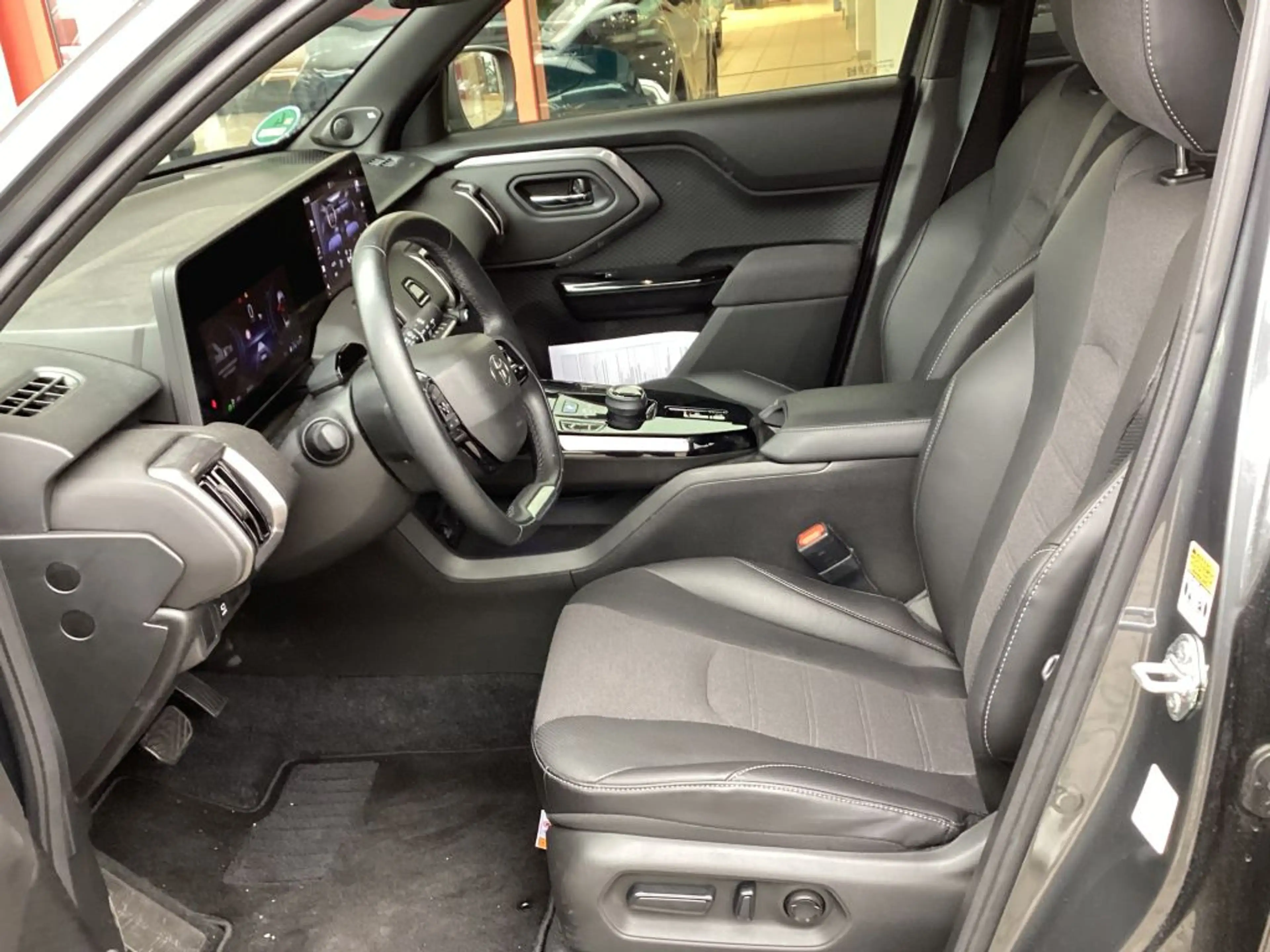 Toyota Urban Cruiser 61kWh Lounge — photo 7