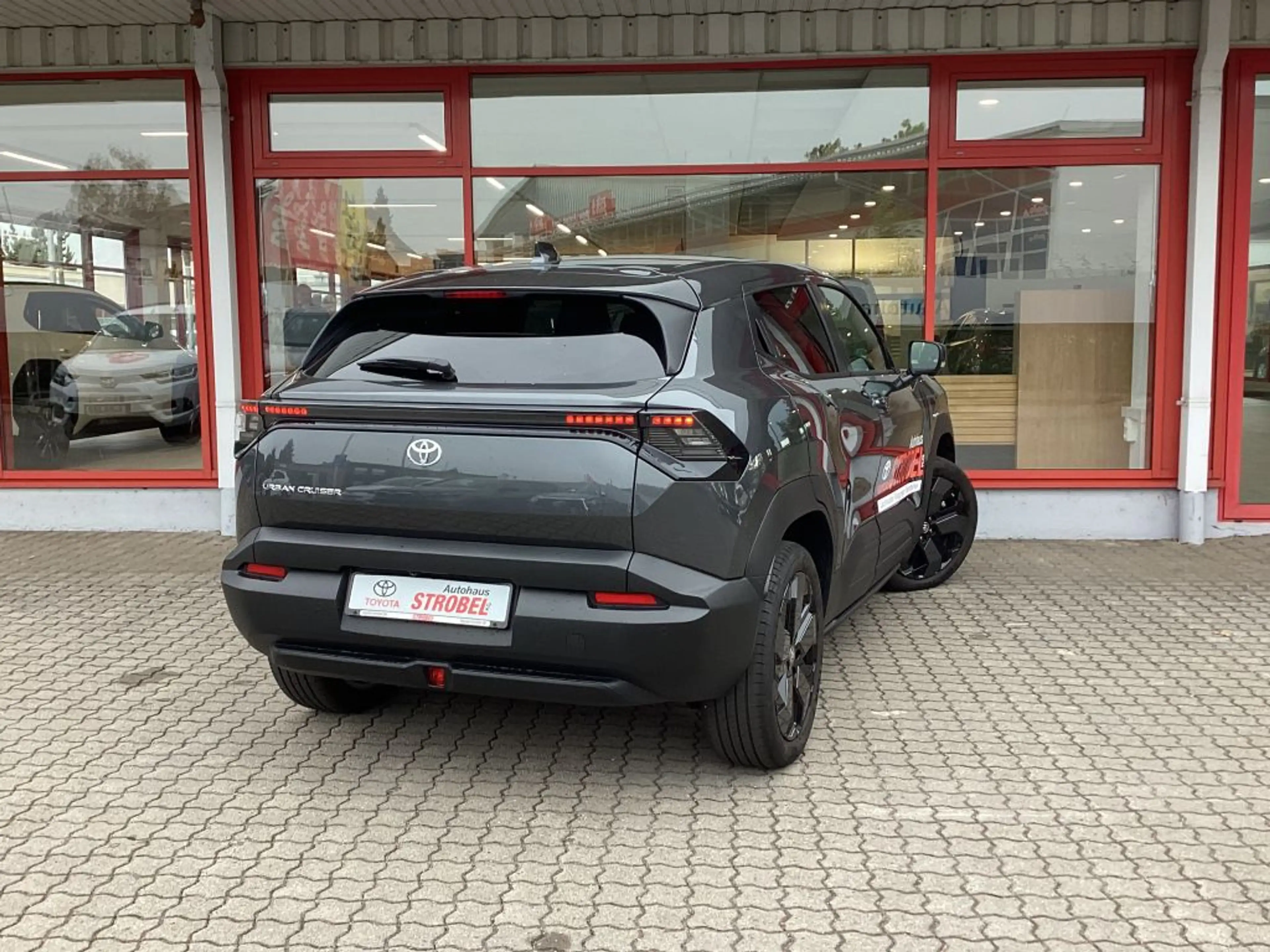Toyota Urban Cruiser 61kWh Lounge — photo 4