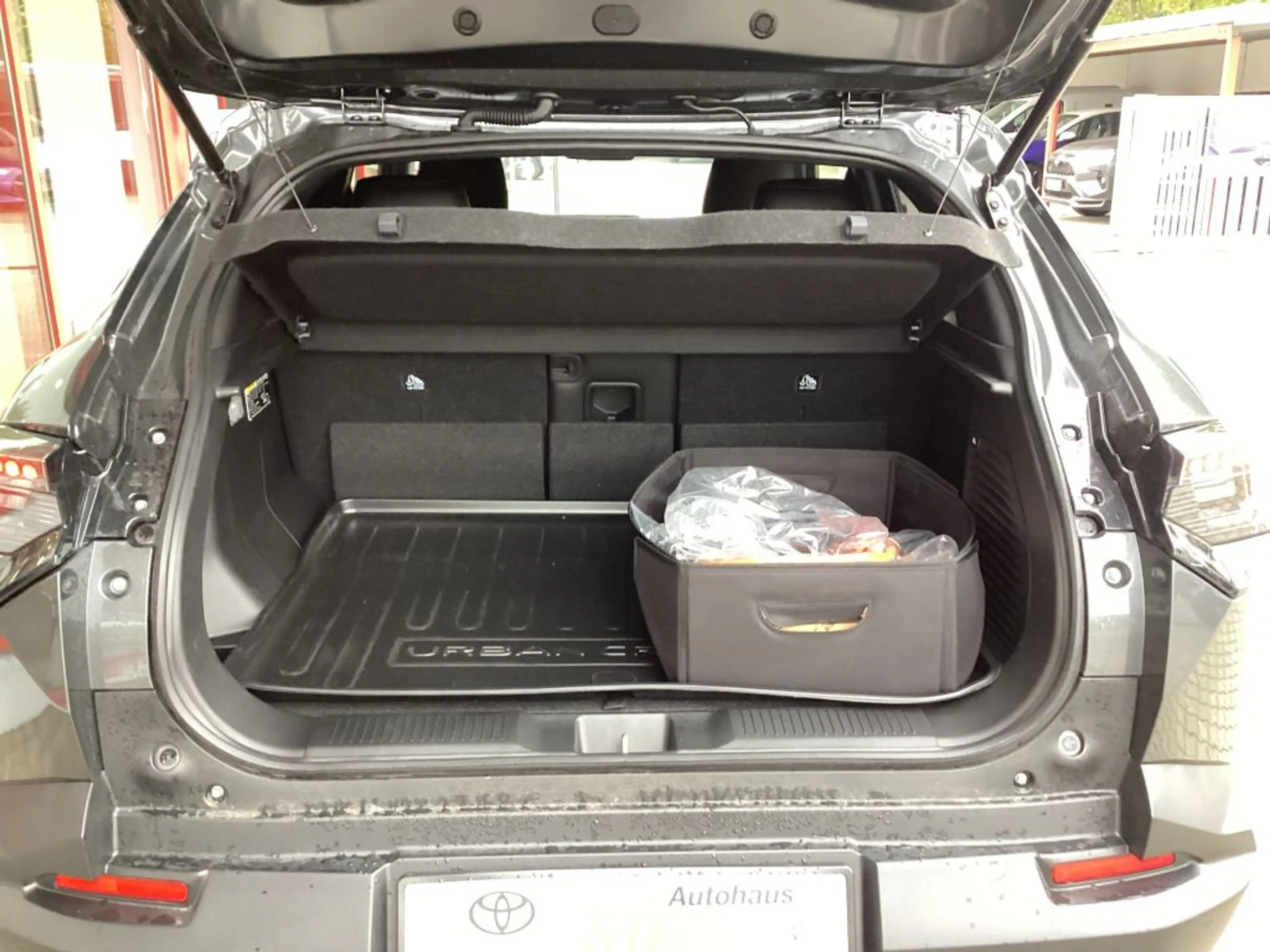 Toyota Urban Cruiser 61kWh Lounge — photo 13