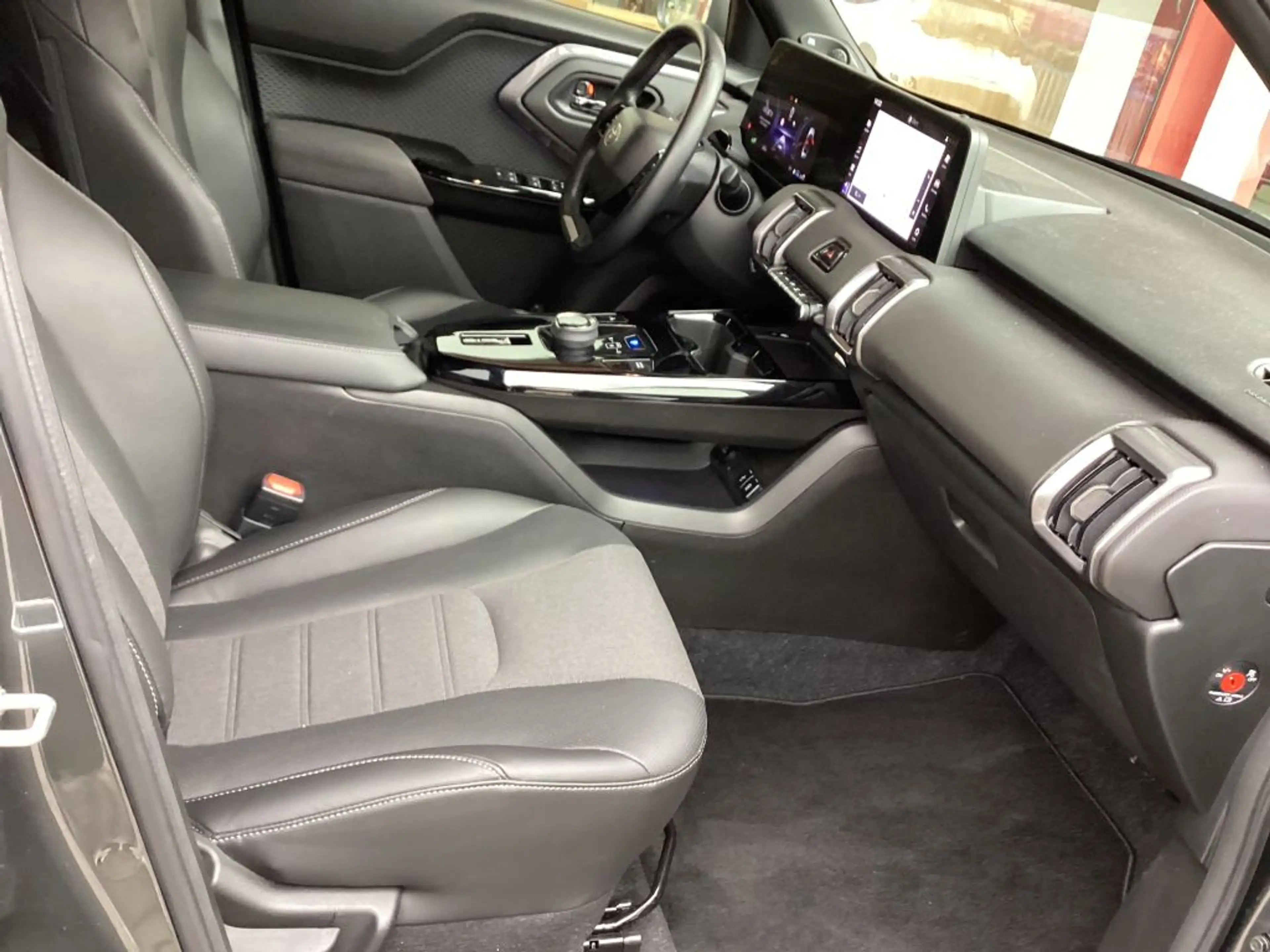 Toyota Urban Cruiser 61kWh Lounge — photo 11