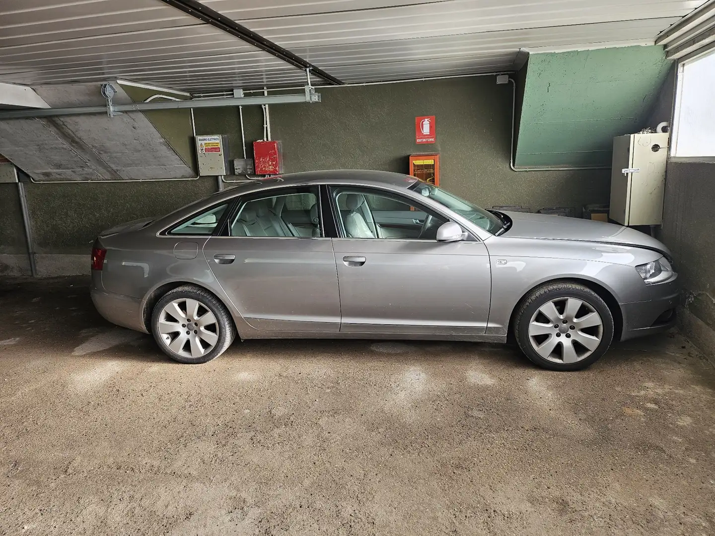 Audi A6 2.4 V6 - 1