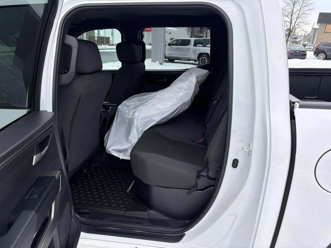 Toyota Tundra снимка Toyota Tundra