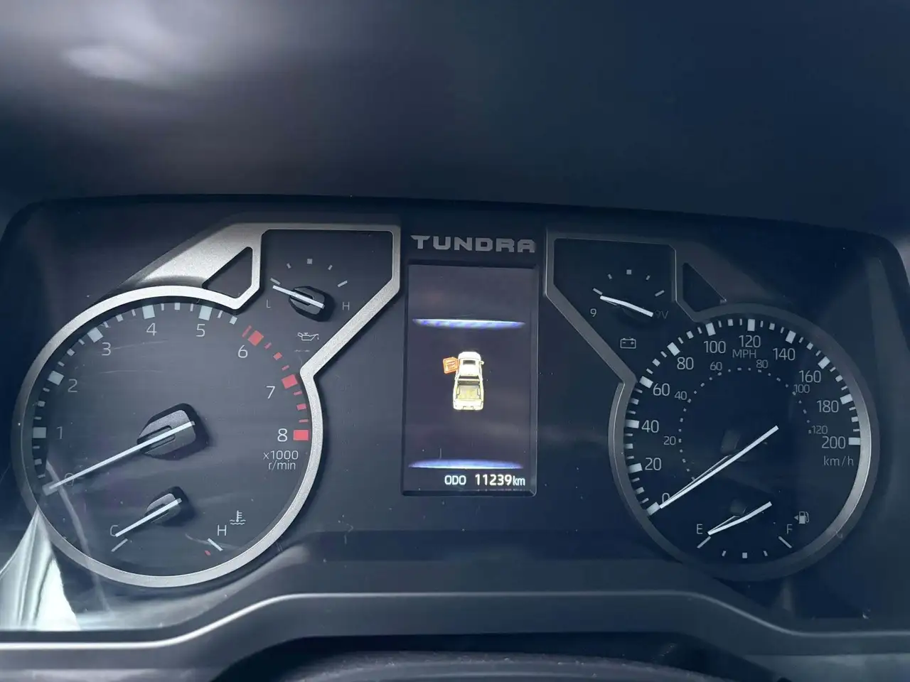 Toyota Tundra снимка Toyota Tundra