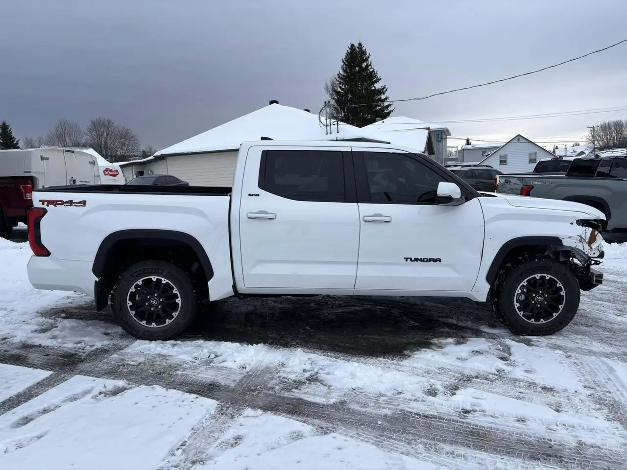 Toyota Tundra снимка Toyota Tundra