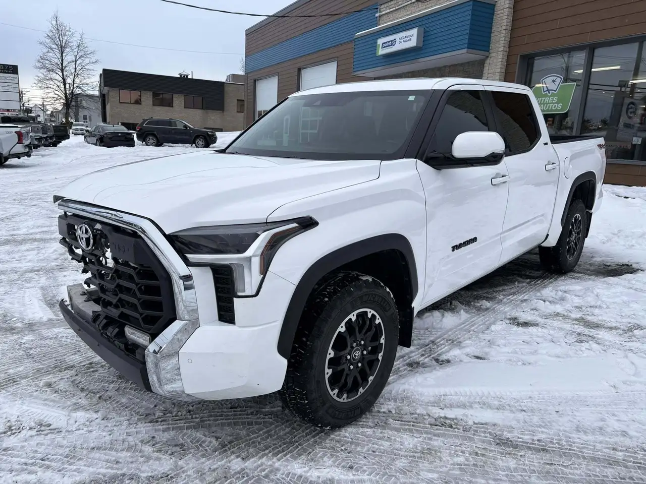 Toyota Tundra снимка Toyota Tundra