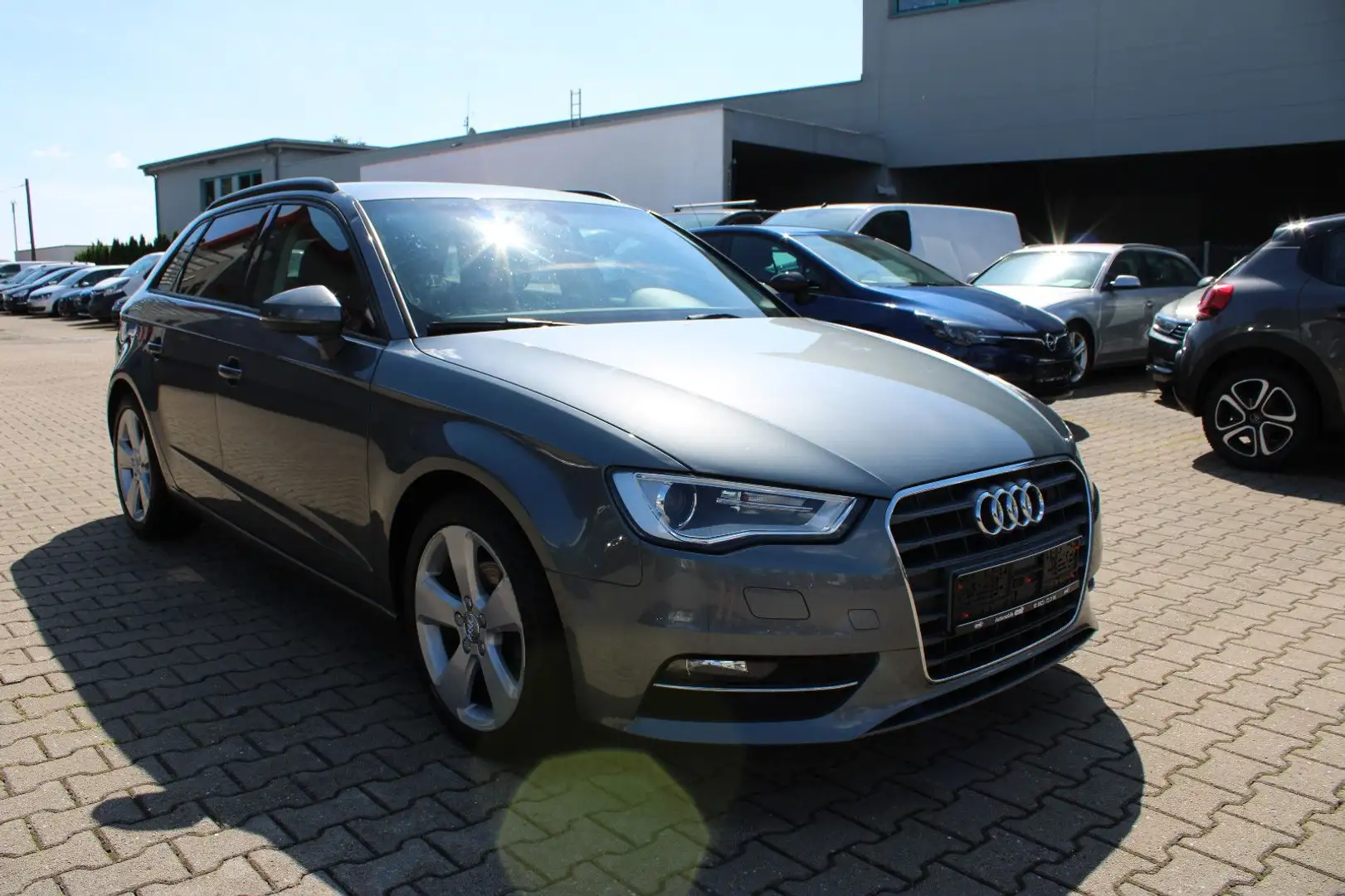 Audi A3 2.0 TDI S tronic Sportback Navi,PDC,Xenon,SHZ Grau - 2