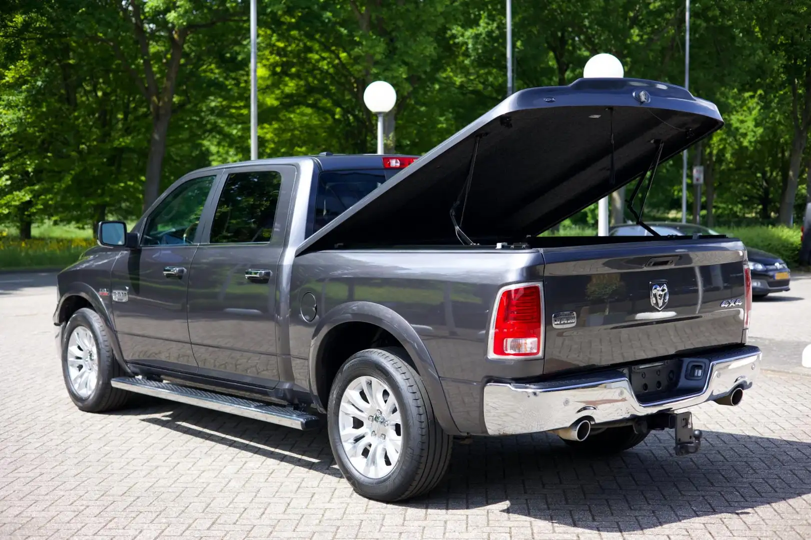 Dodge RAM 1500 5.7 V8 4x4 Crew Cab Longhorn Gris - 2