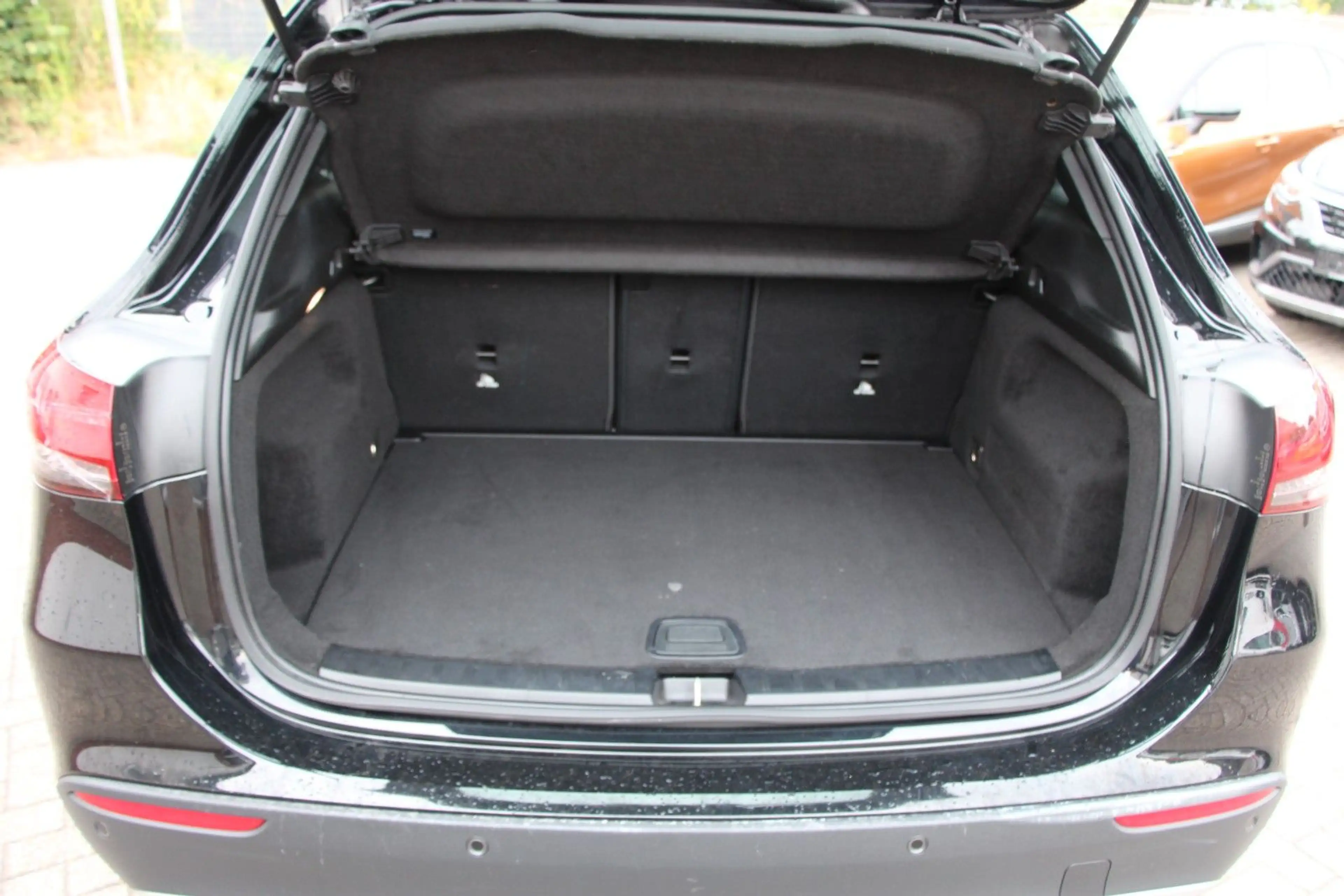 Mercedes-Benz GLA 180 D *NAVI*PDC*AHK — photo 11