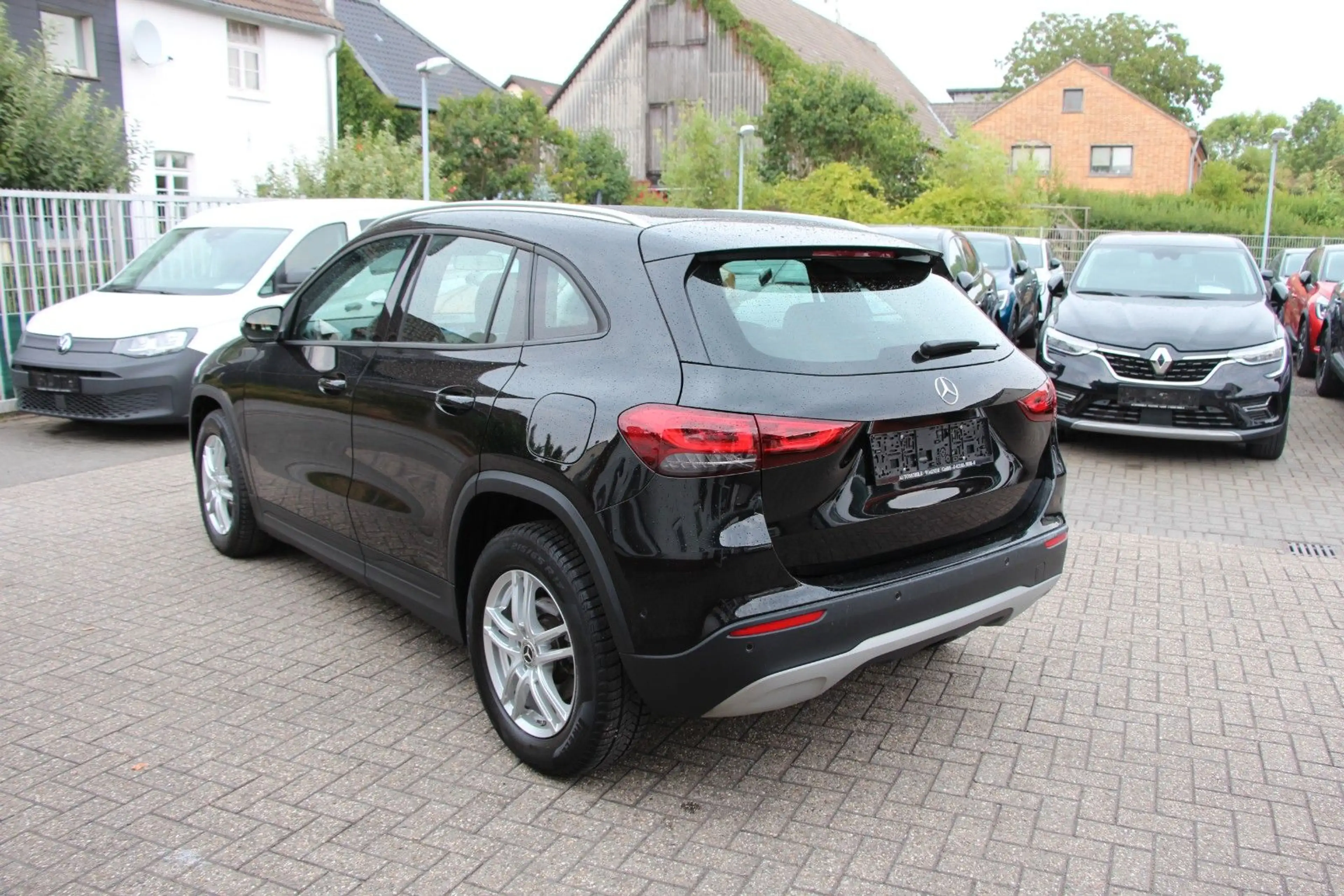 Mercedes-Benz GLA 180 D *NAVI*PDC*AHK — photo 10