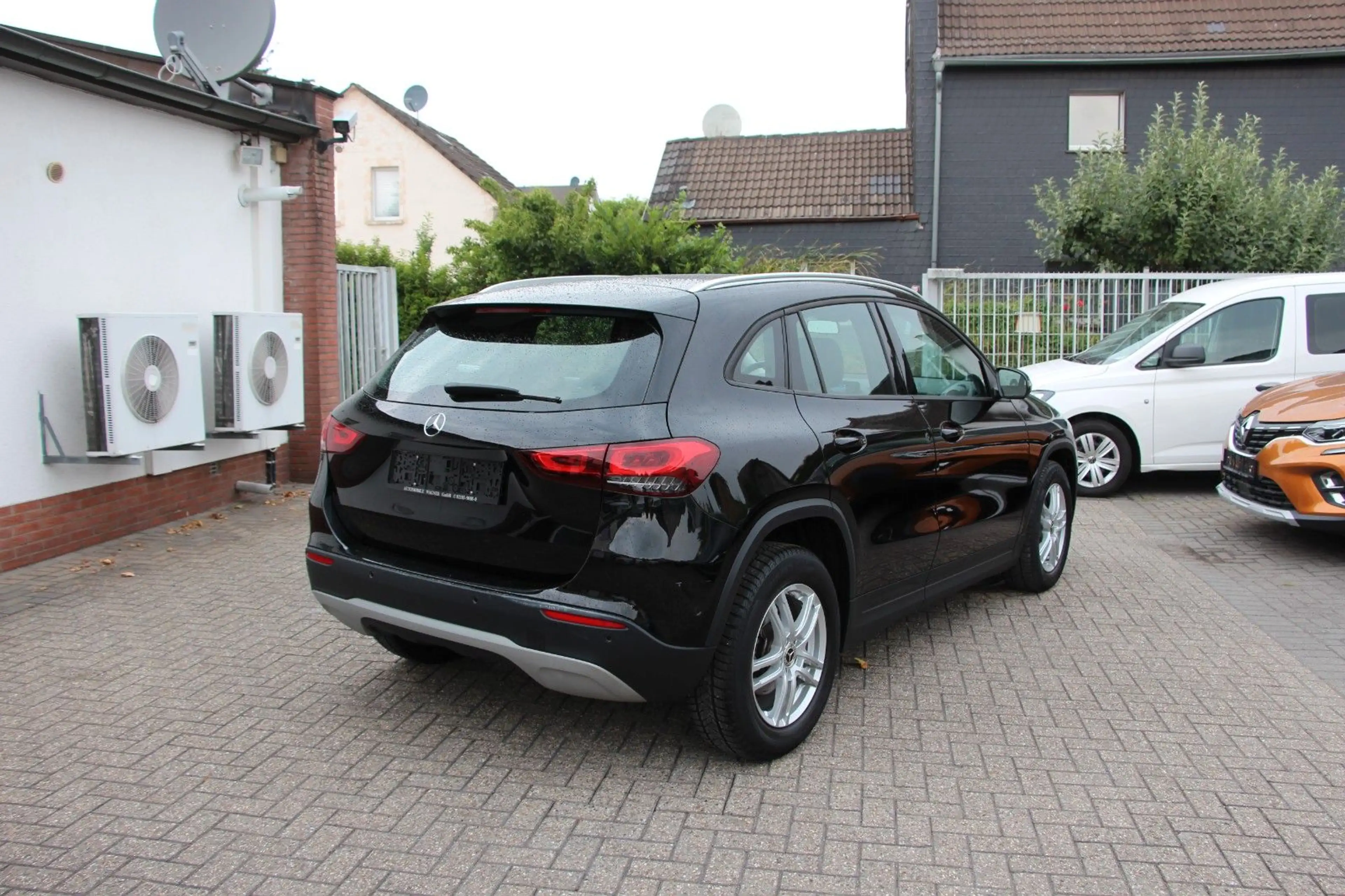 Mercedes-Benz GLA 180 D *NAVI*PDC*AHK — photo 8