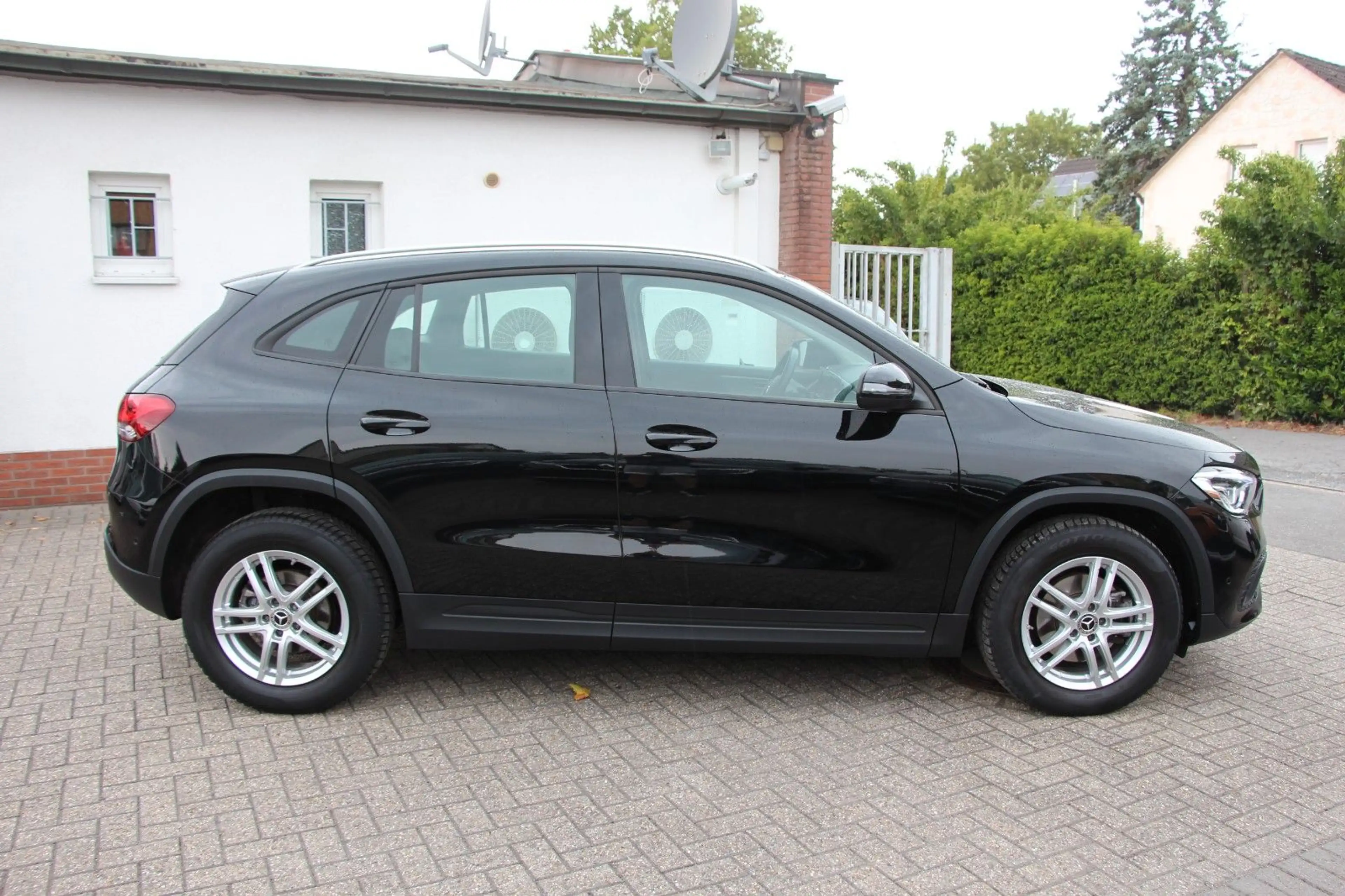 Mercedes-Benz GLA 180 D *NAVI*PDC*AHK — photo 6