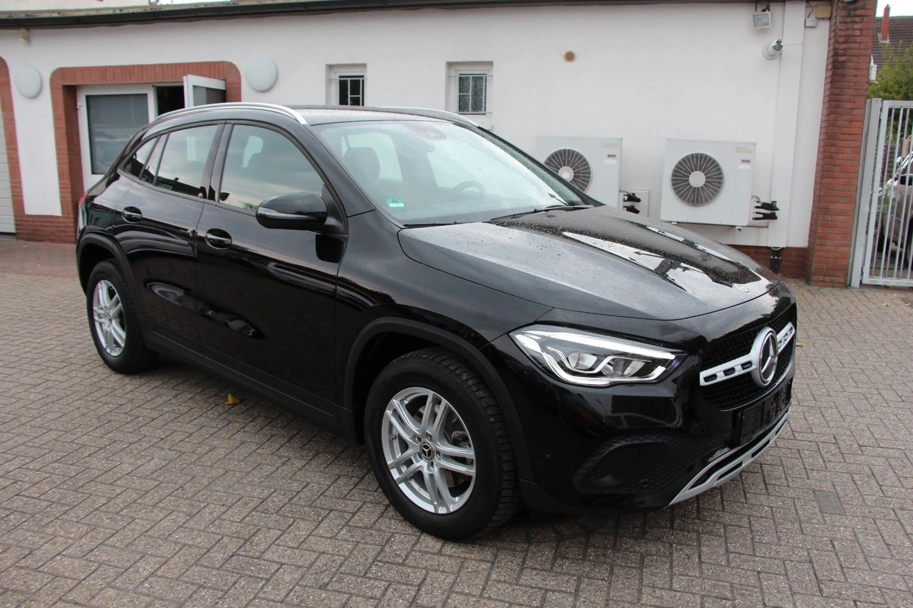 Mercedes-Benz GLA 180 D *NAVI*PDC*AHK — photo 5