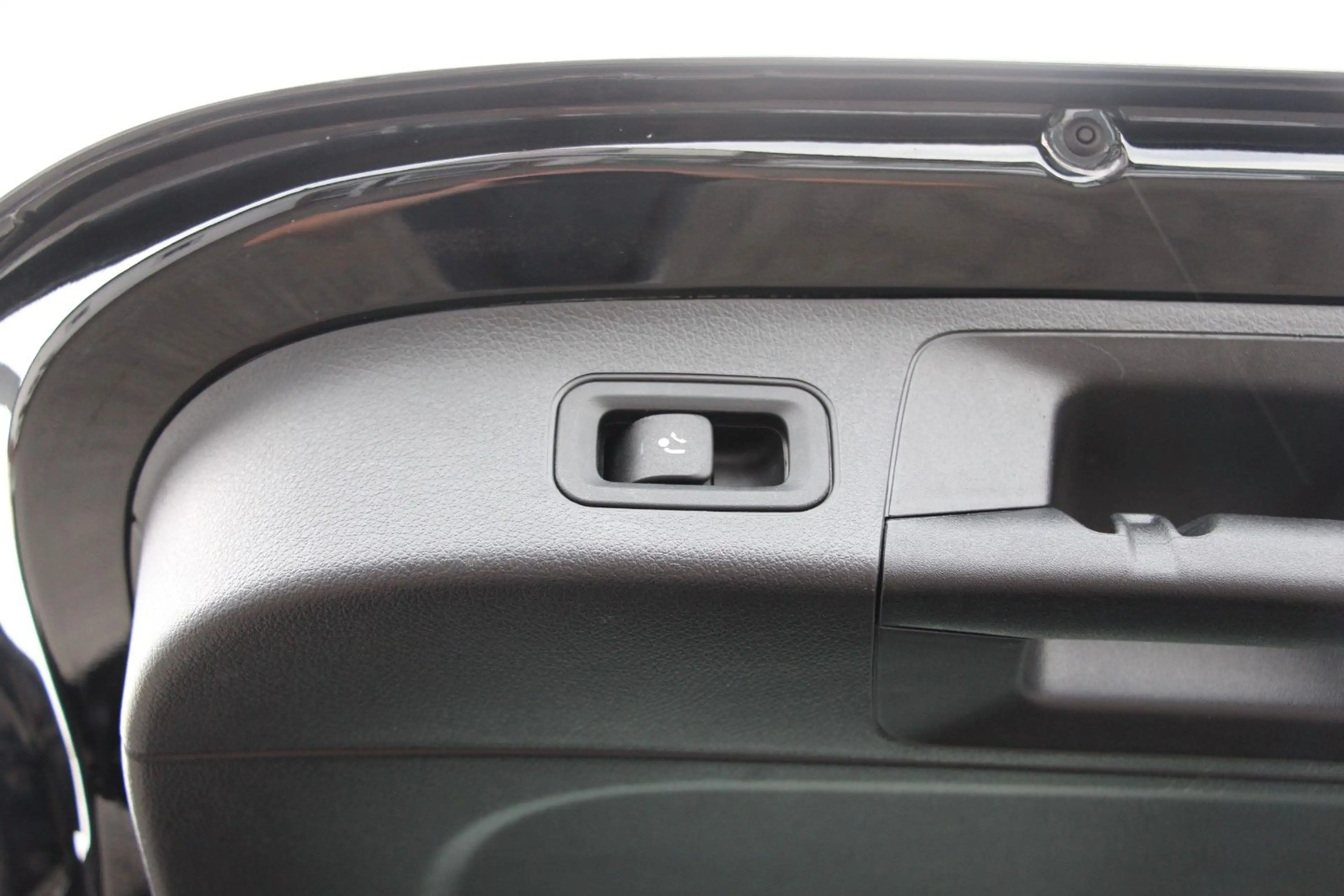 Mercedes-Benz GLA 180 D *NAVI*PDC*AHK — photo 12