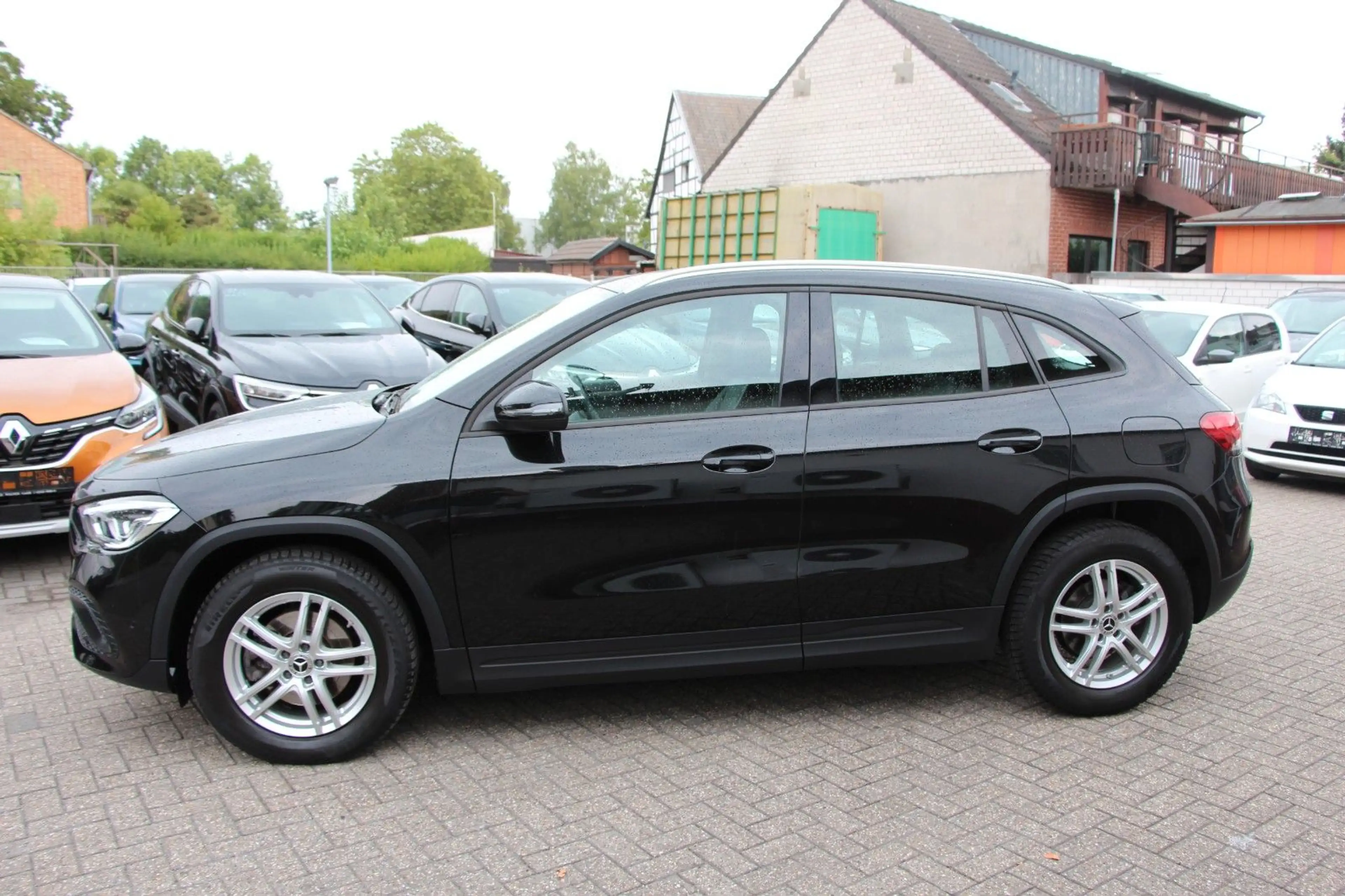 Mercedes-Benz GLA 180 D *NAVI*PDC*AHK — photo 7