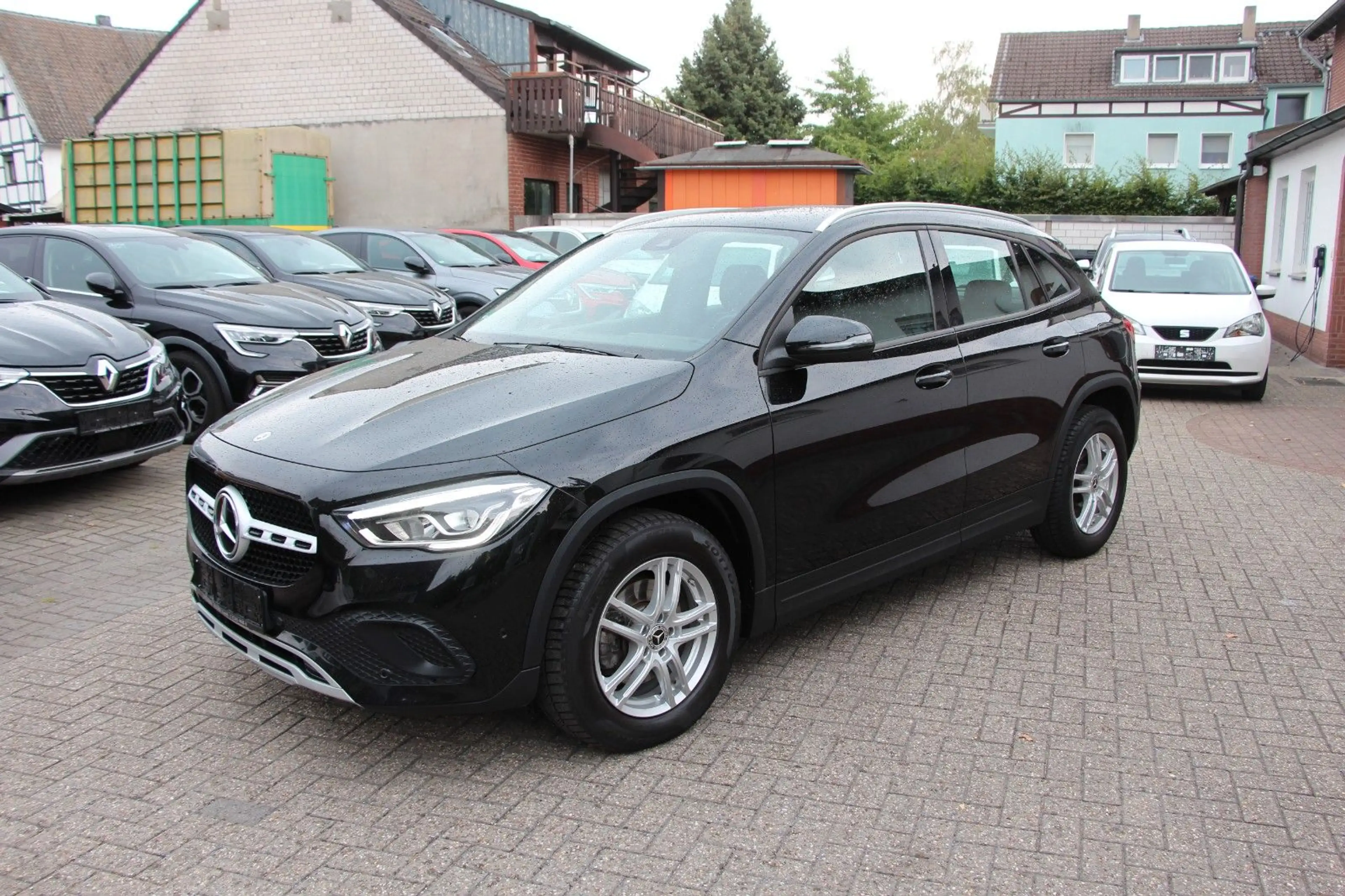 Mercedes-Benz GLA 180 D *NAVI*PDC*AHK — photo 3