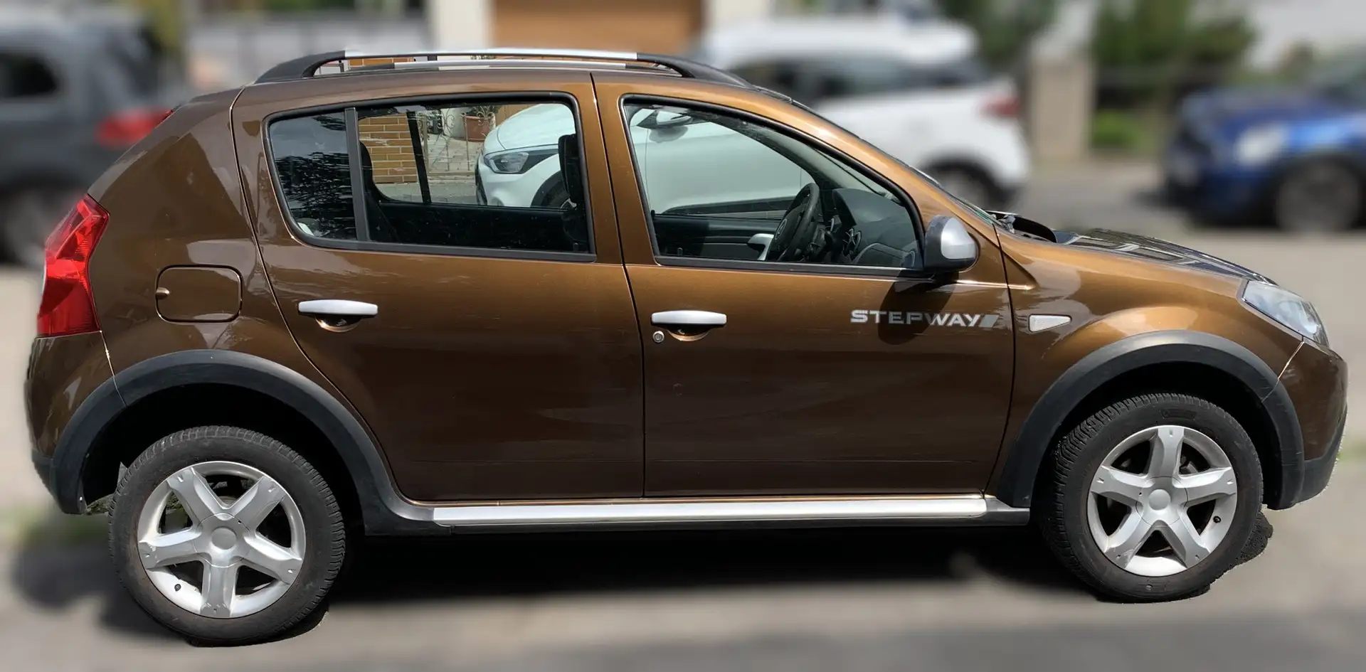 Dacia Sandero Sandero 1.6 MPI Stepway - 1. Hand/Rentnerfahrzeug Braun - 2