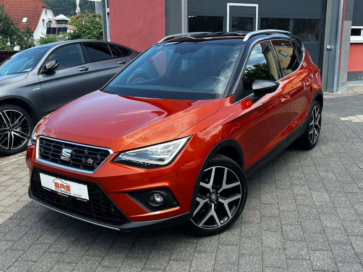 SEAT Arona 1.5 TSI FR*NAVI*LED*KAMERA*ACC*VIRT*BEATS* Orange - 1