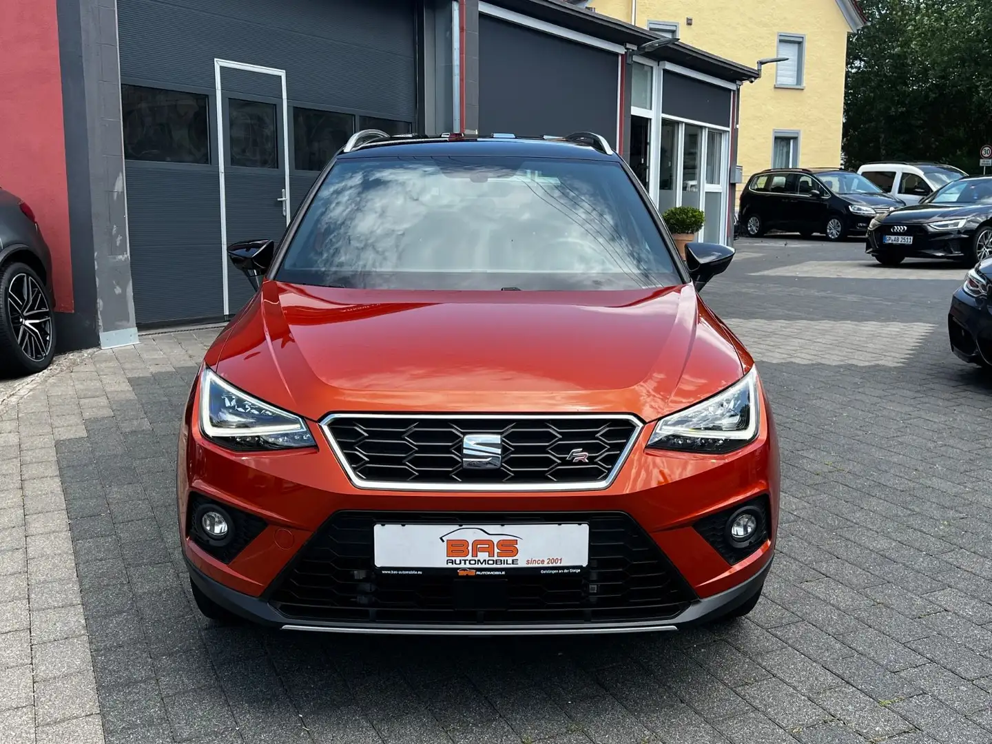 SEAT Arona 1.5 TSI FR*NAVI*LED*KAMERA*ACC*VIRT*BEATS* Orange - 2