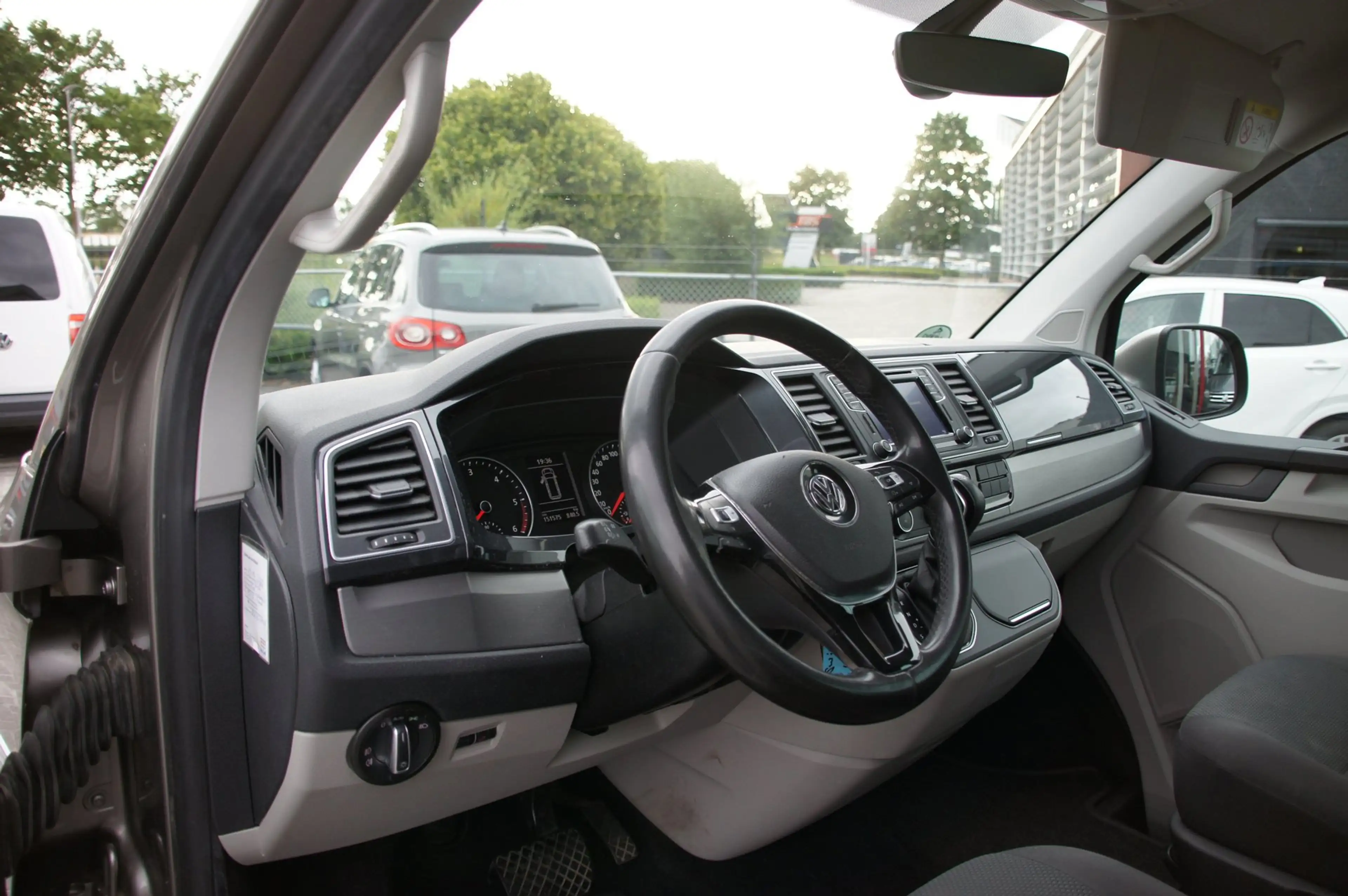 Volkswagen Transporter 2.0 TDI L2H1 DC Highline — photo 5
