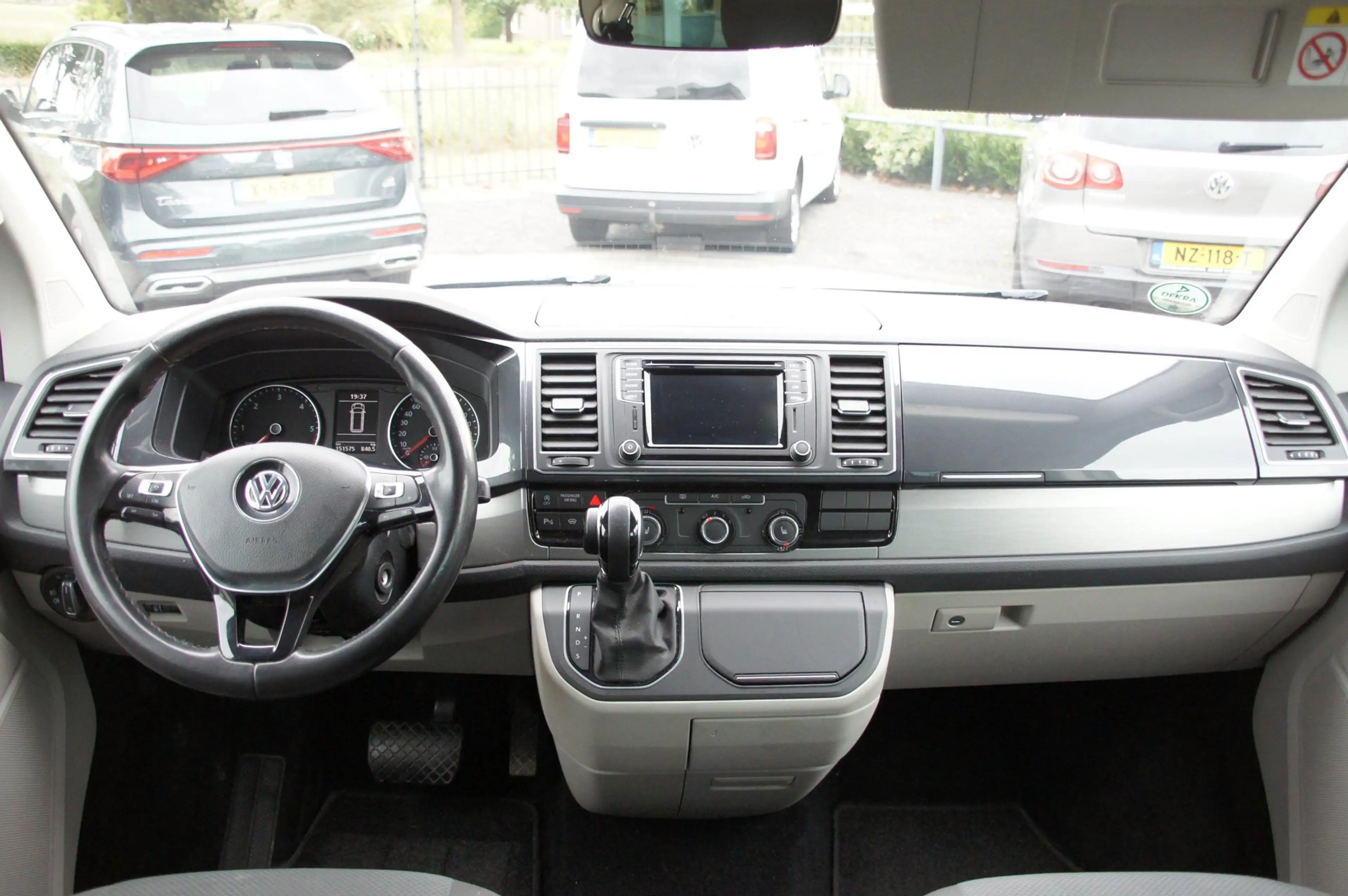 Volkswagen Transporter 2.0 TDI L2H1 DC Highline — photo 4