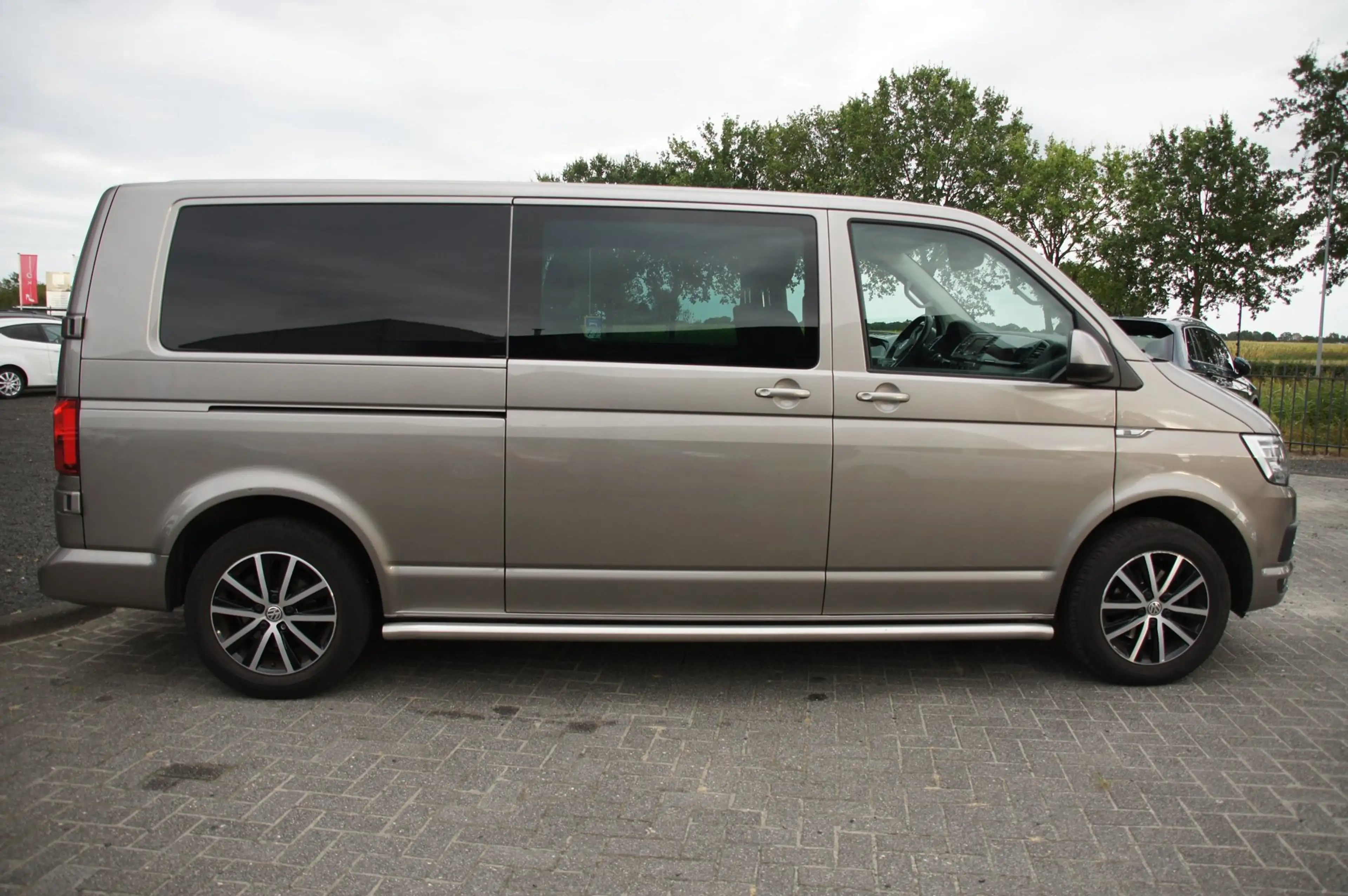 Volkswagen Transporter 2.0 TDI L2H1 DC Highline — photo 2