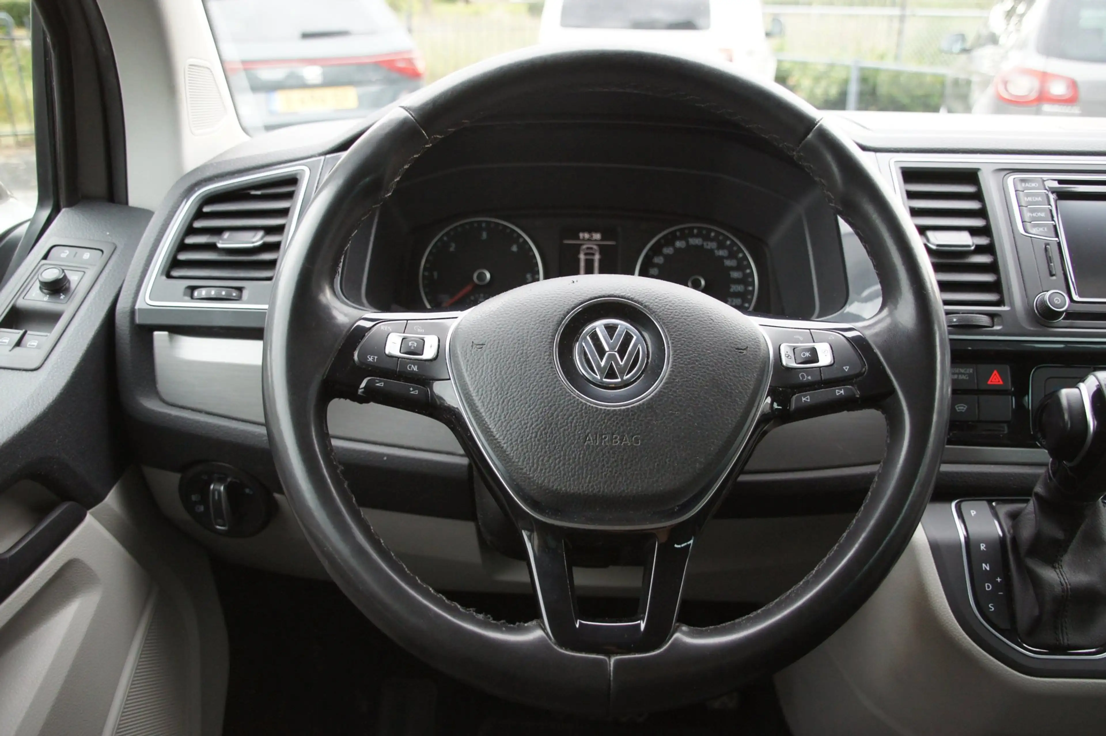 Volkswagen Transporter 2.0 TDI L2H1 DC Highline — photo 6