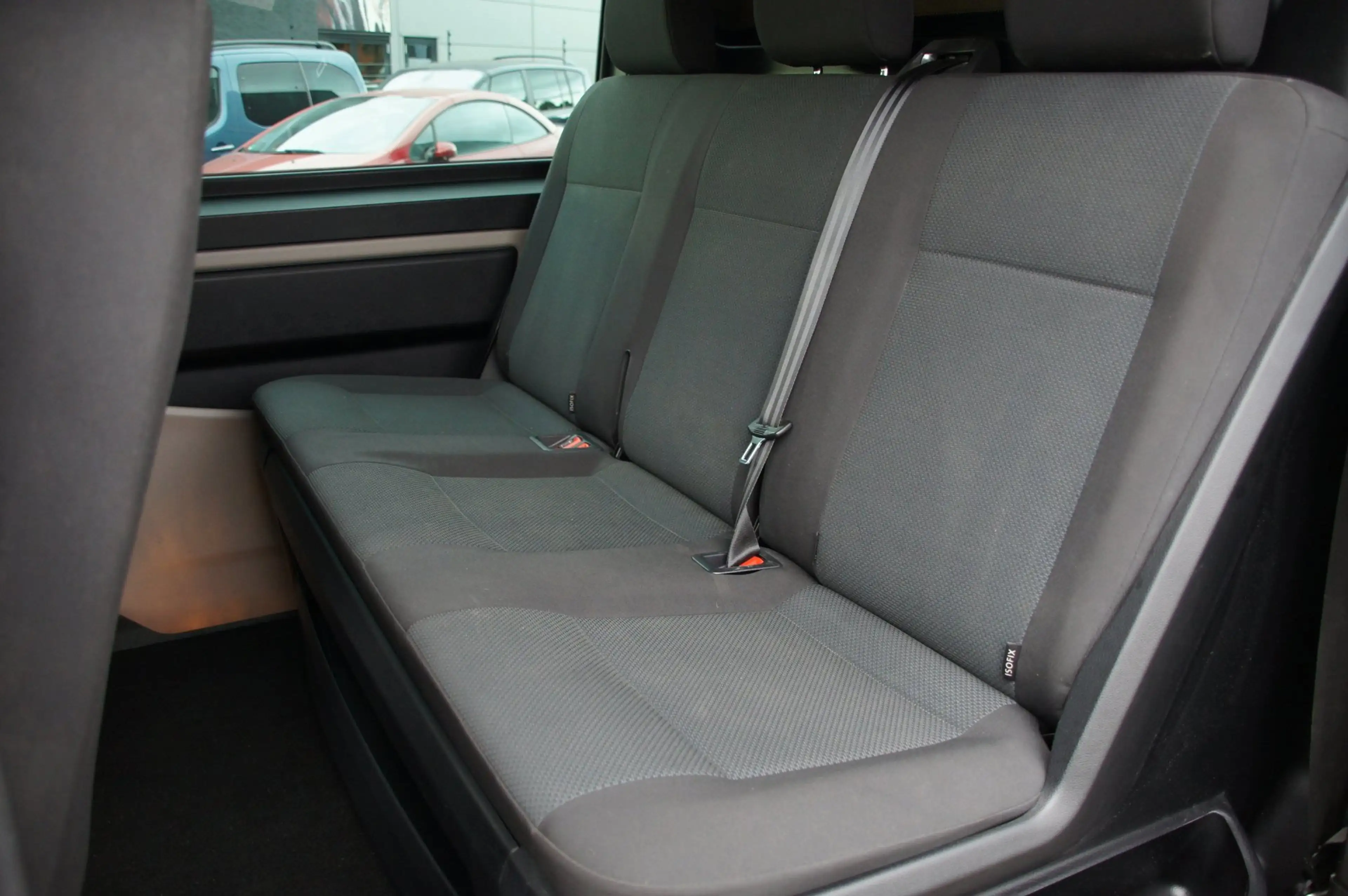 Volkswagen Transporter 2.0 TDI L2H1 DC Highline — photo 9