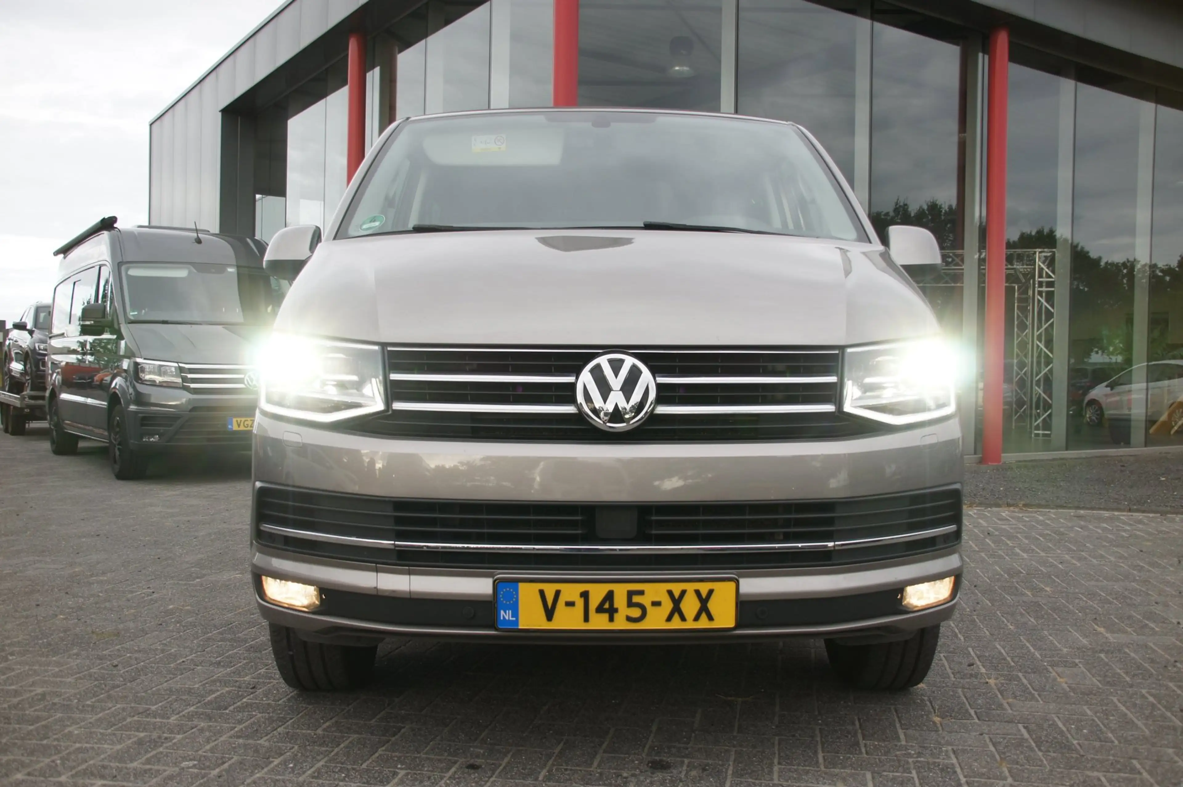 Volkswagen Transporter 2.0 TDI L2H1 DC Highline — photo 14