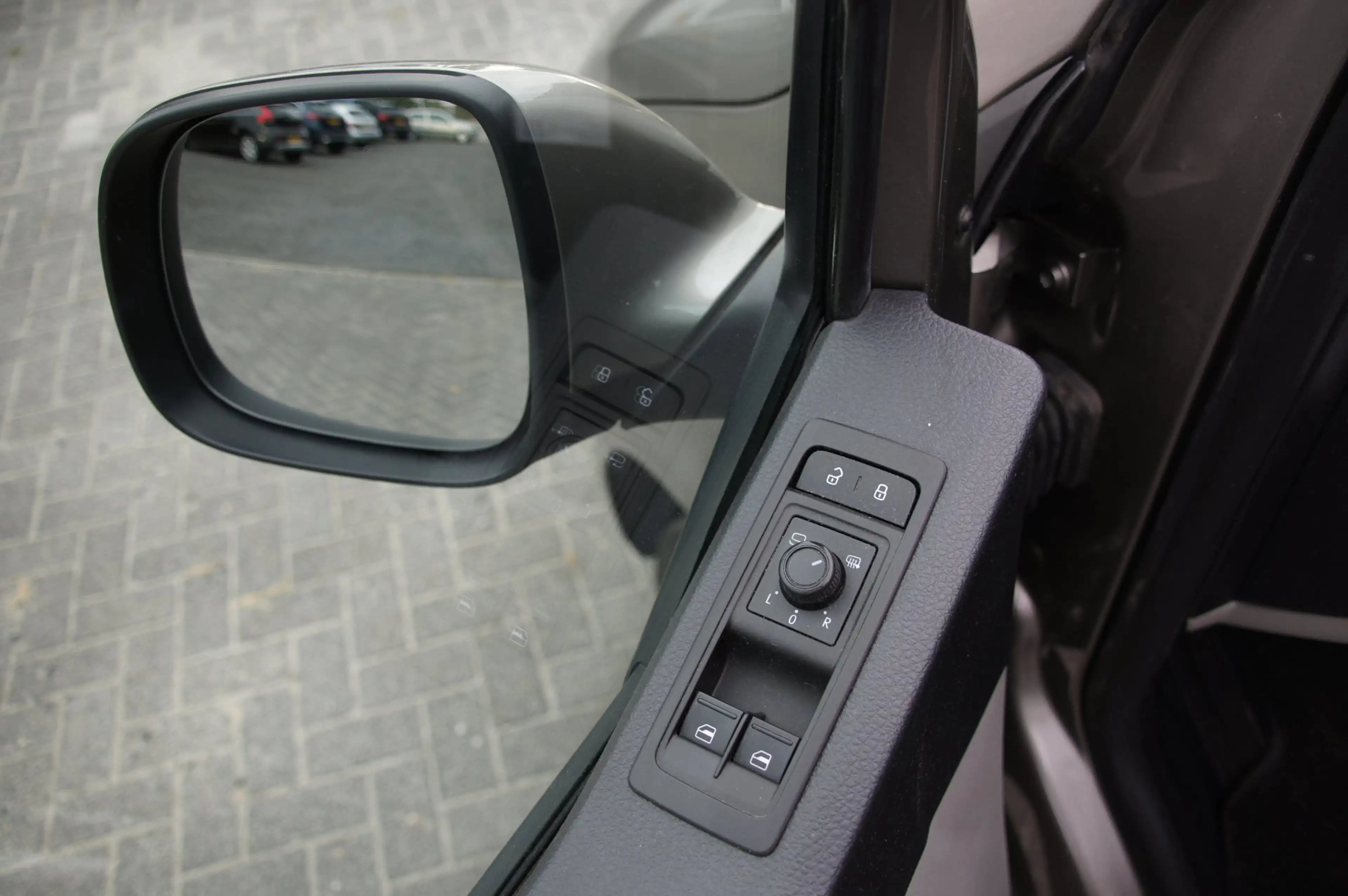 Volkswagen Transporter 2.0 TDI L2H1 DC Highline — photo 10