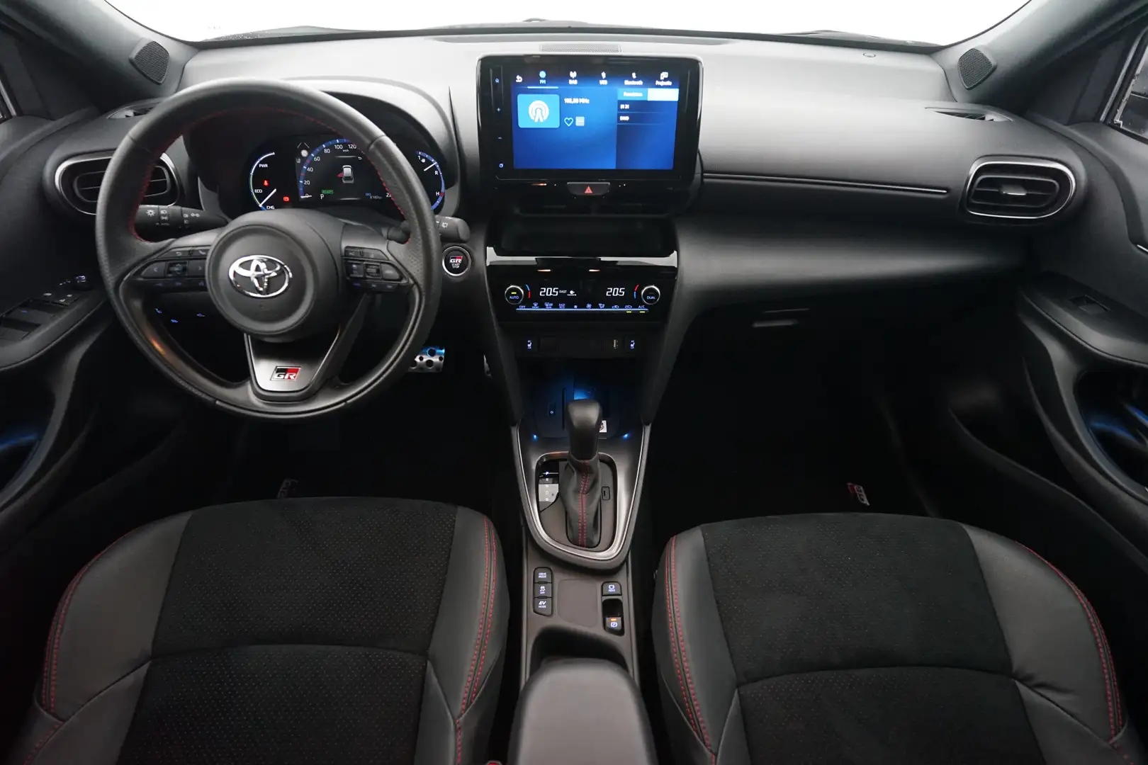 Toyota Yaris Cross 1.5 Hybrid GR Sport Wit - 2