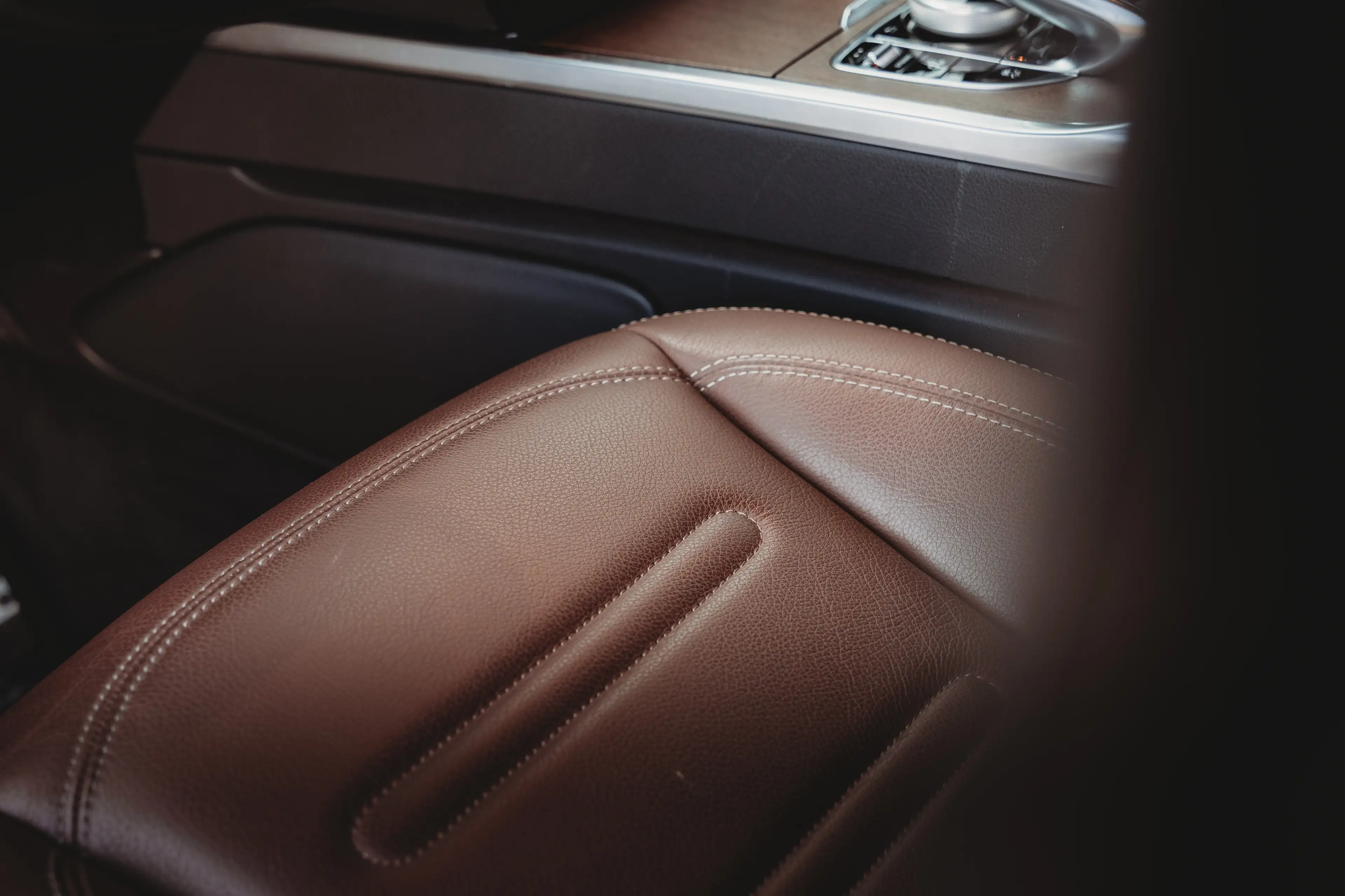Mercedes-Benz G 350 d AMG/Leder/Cruise control/Trekhaak/camera/20"/Zetelverwarming/Ambient lights/Lichte Vracht — photo 13