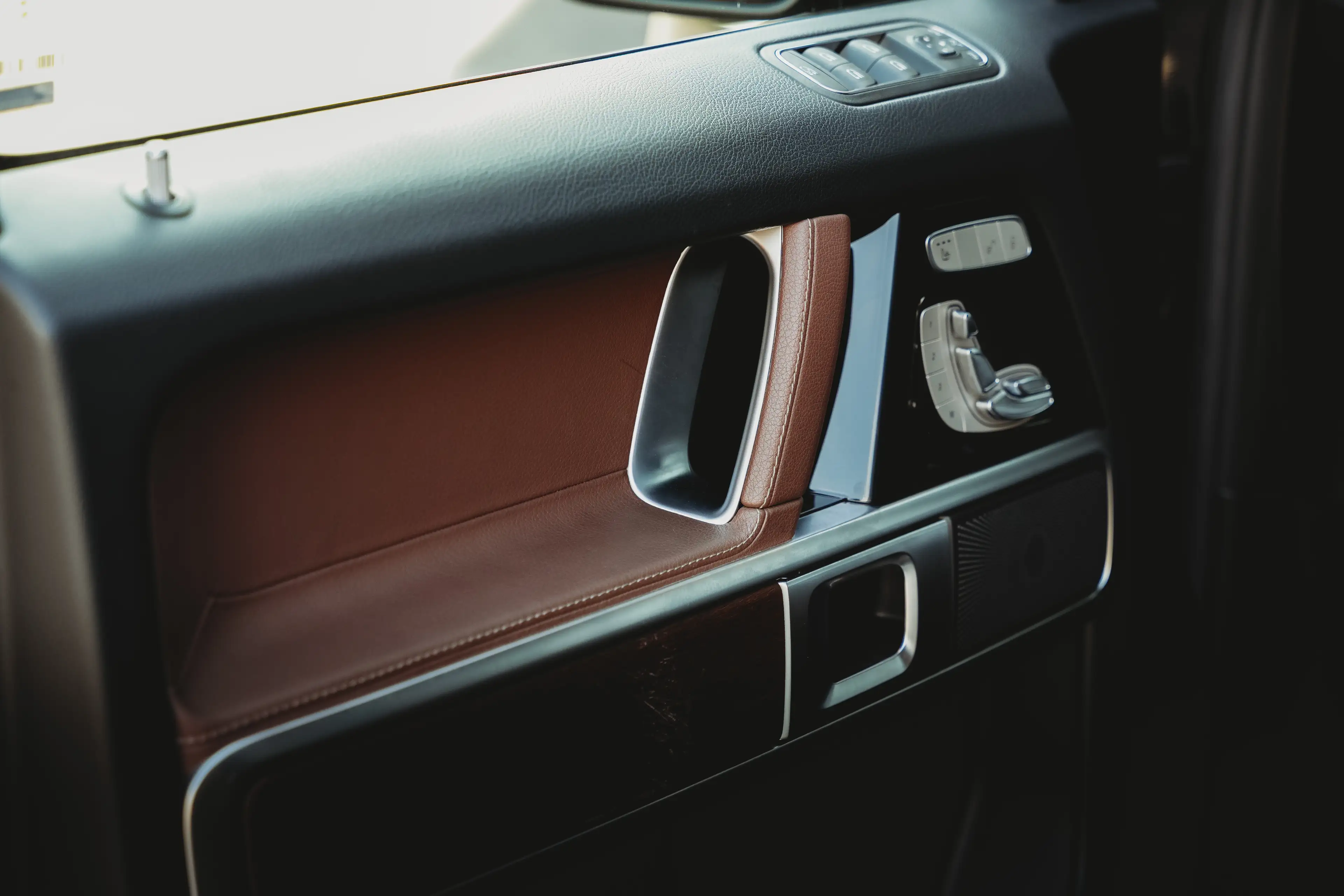 Mercedes-Benz G 350 d AMG/Leder/Cruise control/Trekhaak/camera/20"/Zetelverwarming/Ambient lights/Lichte Vracht — photo 10