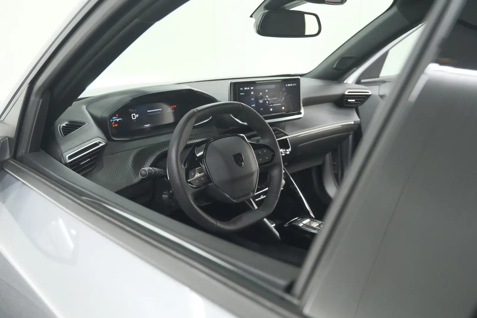 Peugeot 2008 Hybrid 136 e-DCS6 Allure | 360 Camera | Adaptieve Grijs - 2