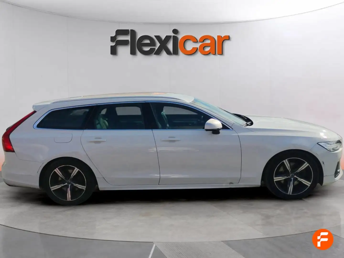 Volvo V90 D4 R-Design Aut. 190 Bílá - 2