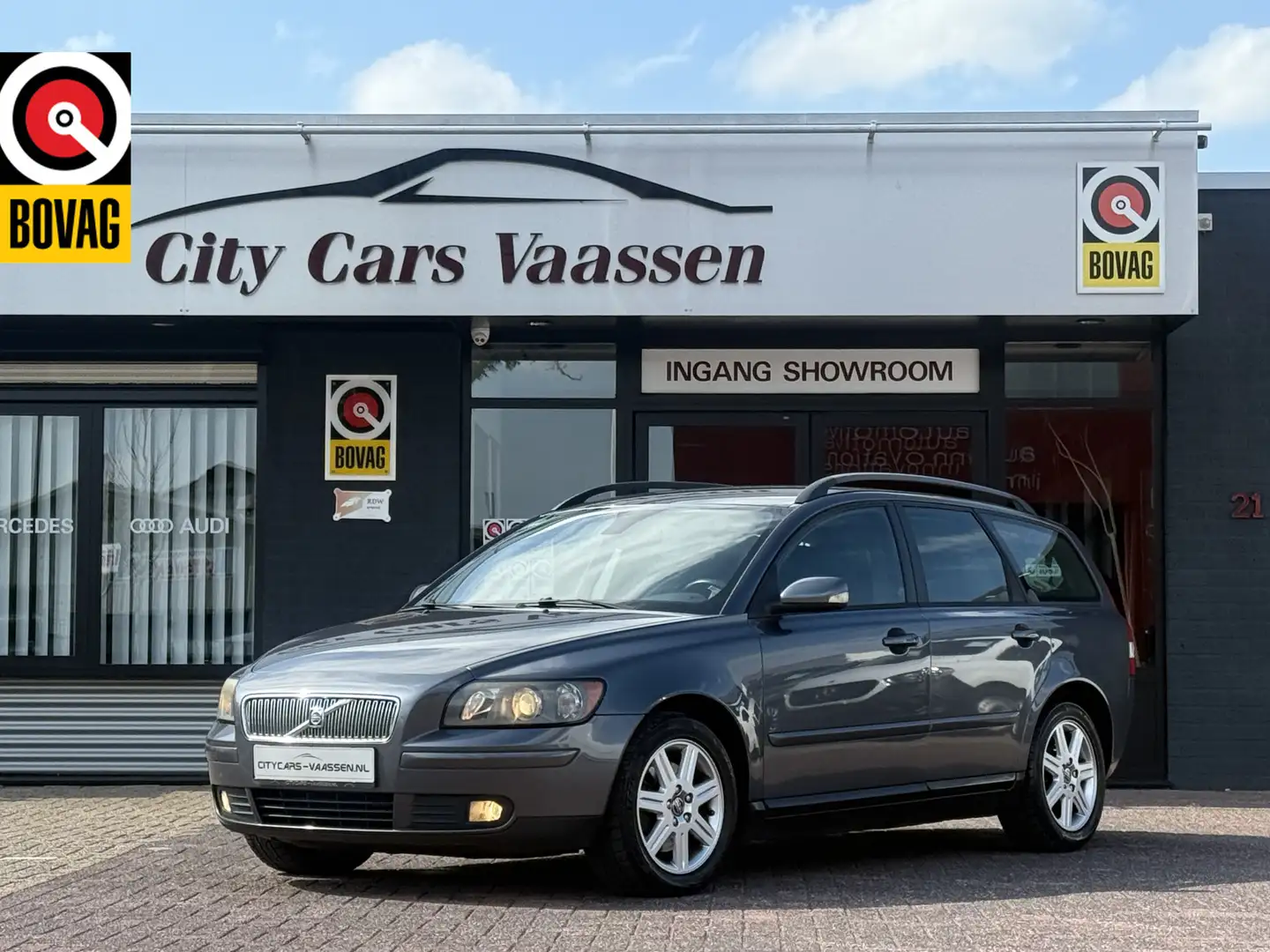 Volvo V50 2.4 Momentum 141 pk youngtimer climate ctr cruise Gris - 1
