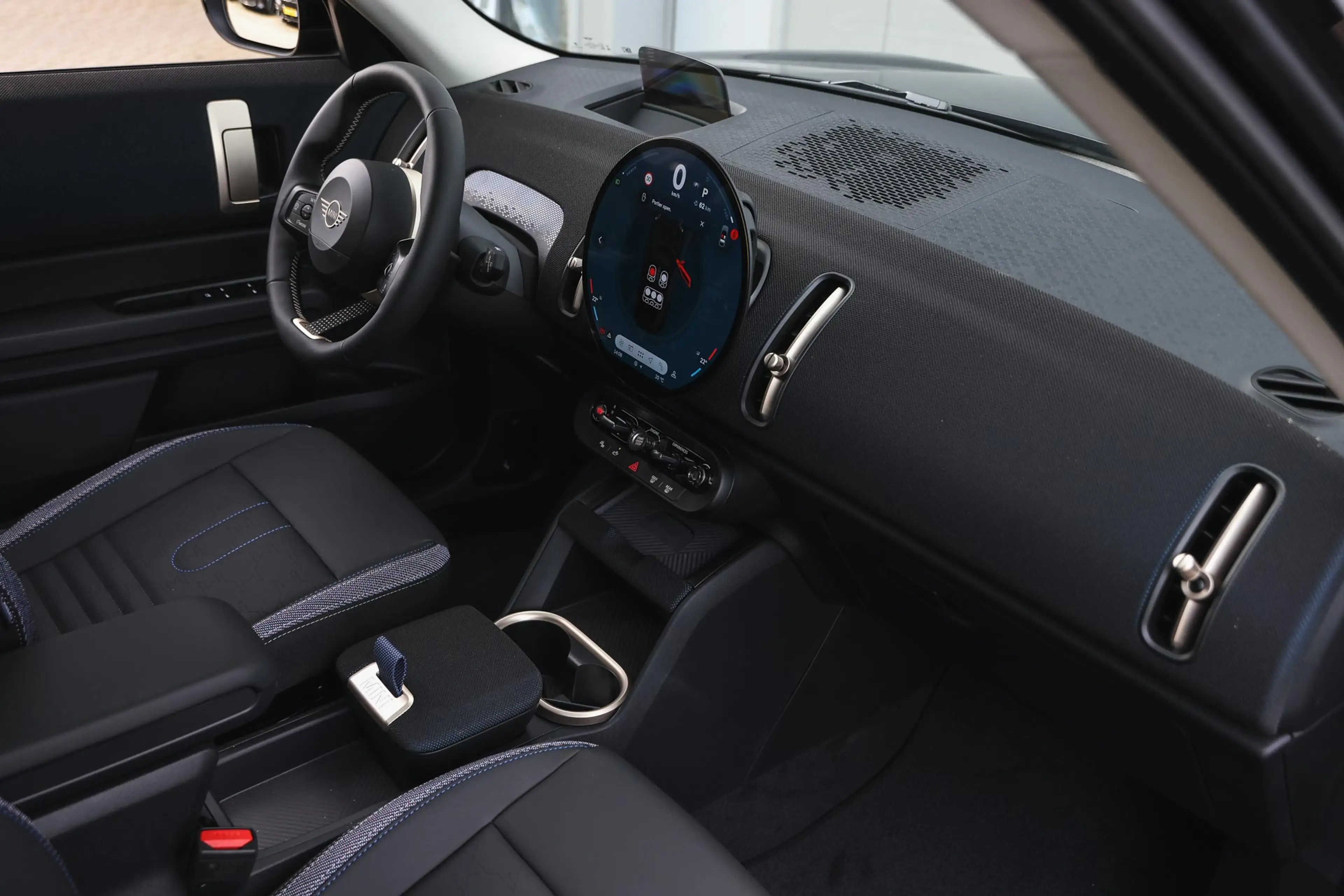 MINI Countryman C Automaat / Classic / Pakket M Plus / 18" Asteroid — photo 10