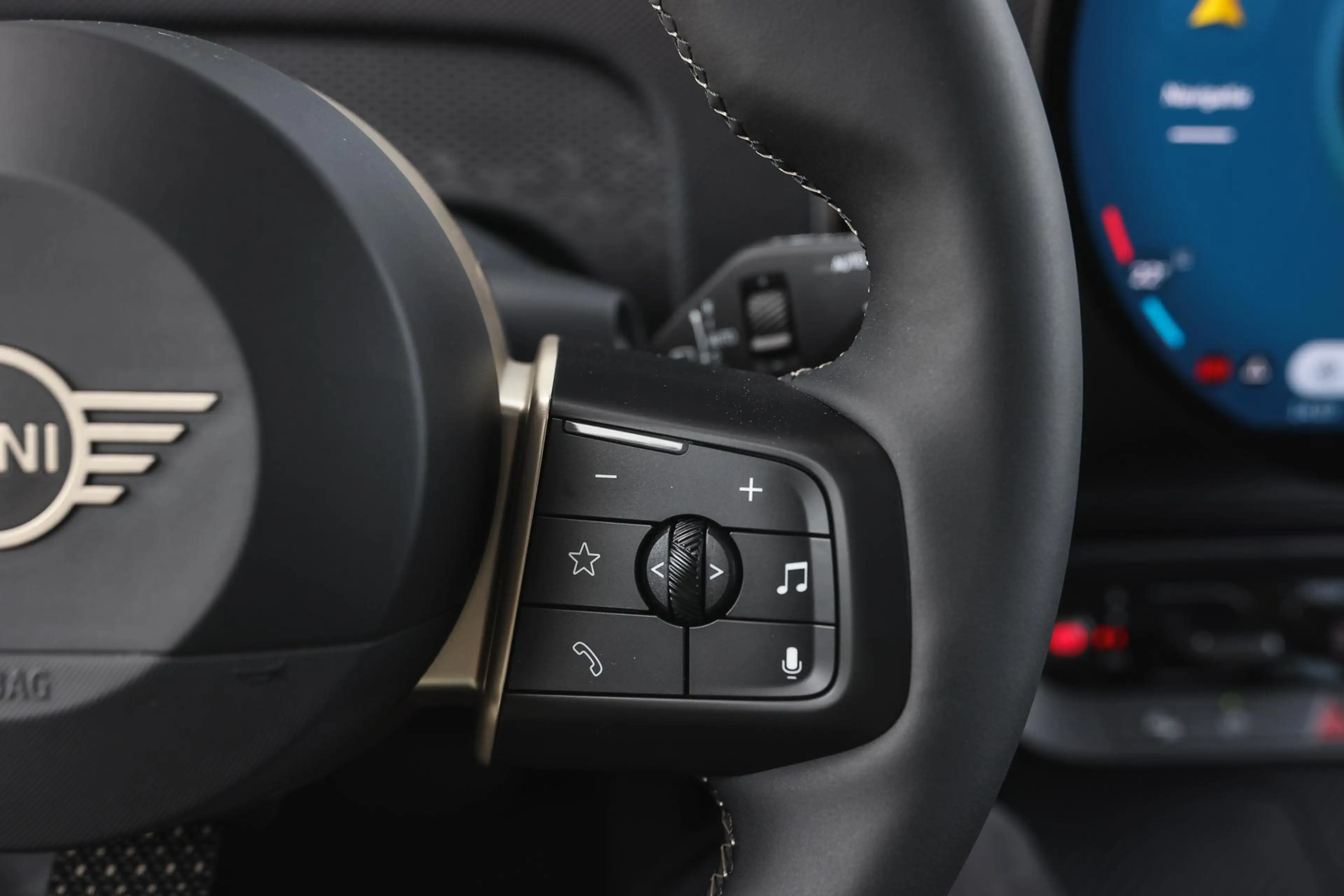 MINI Countryman C Automaat / Classic / Pakket M Plus / 18" Asteroid — photo 15