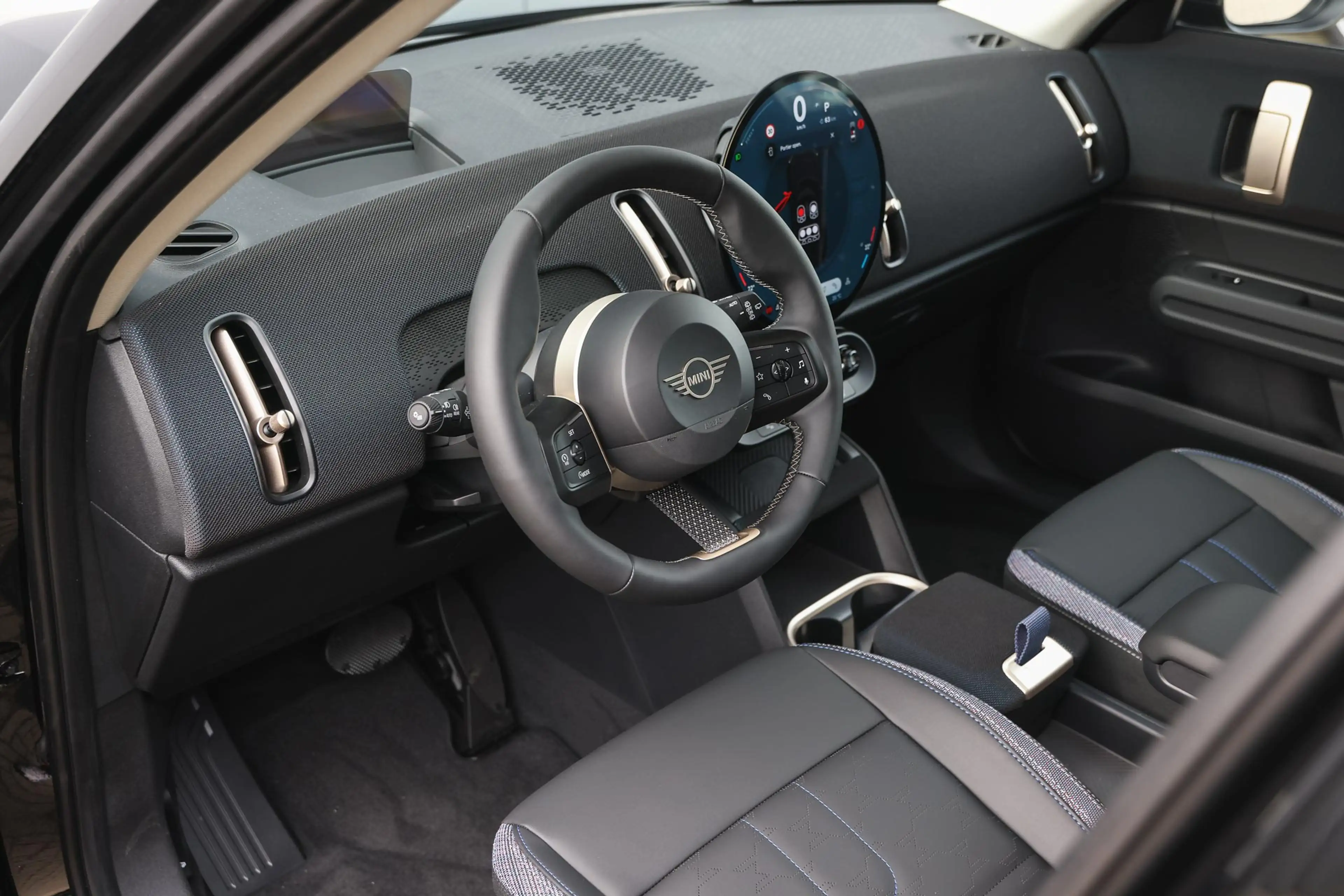 MINI Countryman C Automaat / Classic / Pakket M Plus / 18" Asteroid — photo 9