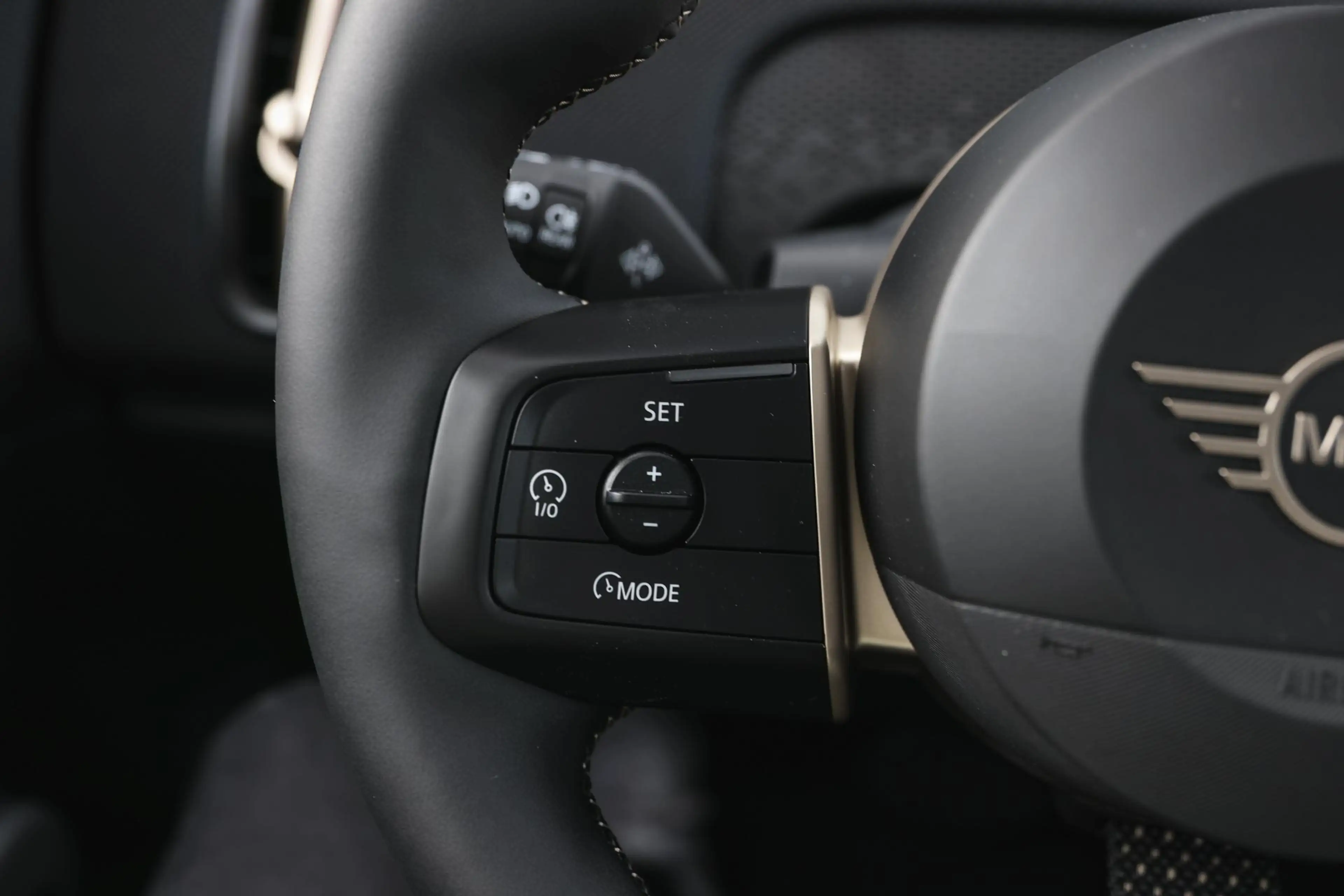 MINI Countryman C Automaat / Classic / Pakket M Plus / 18" Asteroid — photo 14