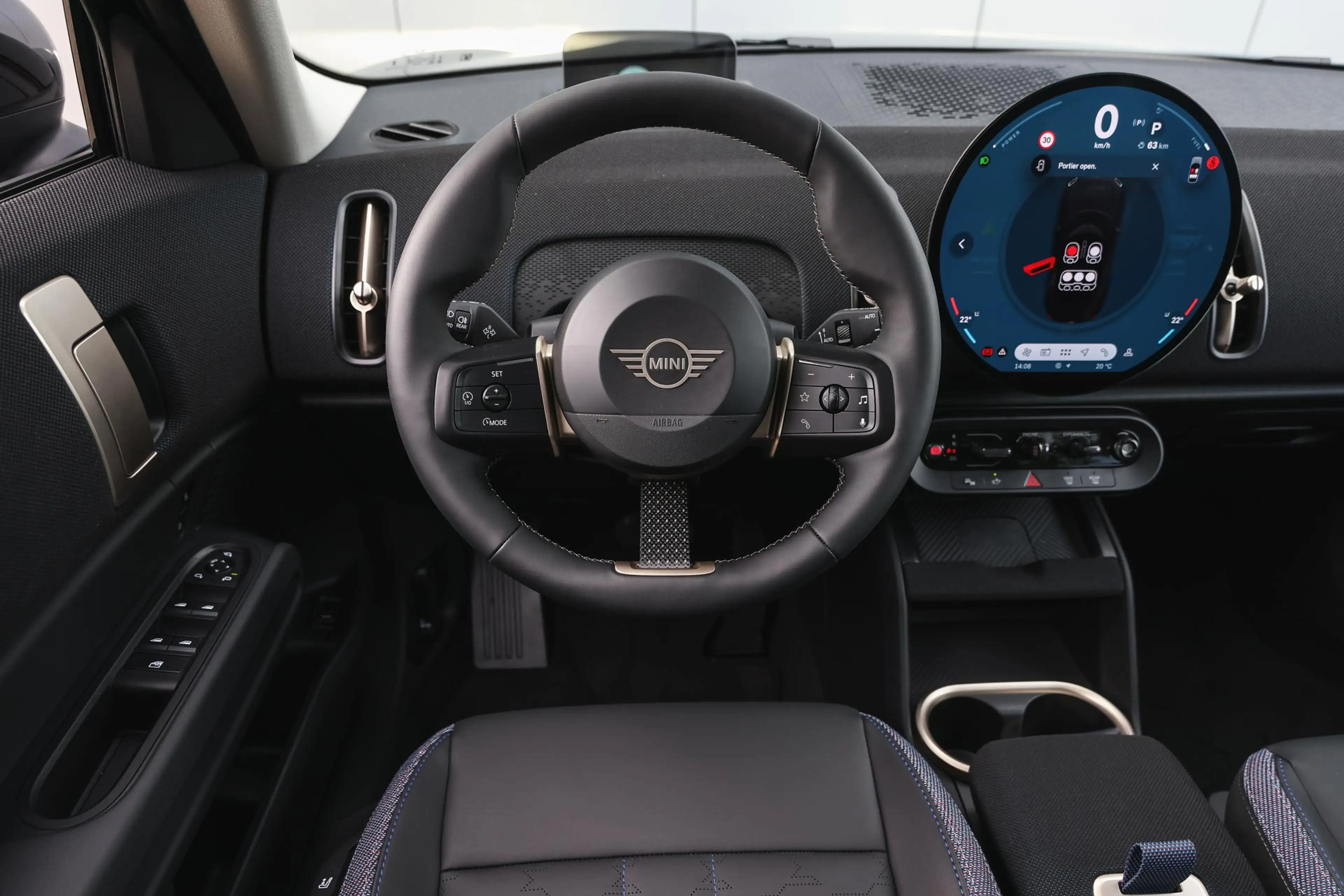 MINI Countryman C Automaat / Classic / Pakket M Plus / 18" Asteroid — photo 3