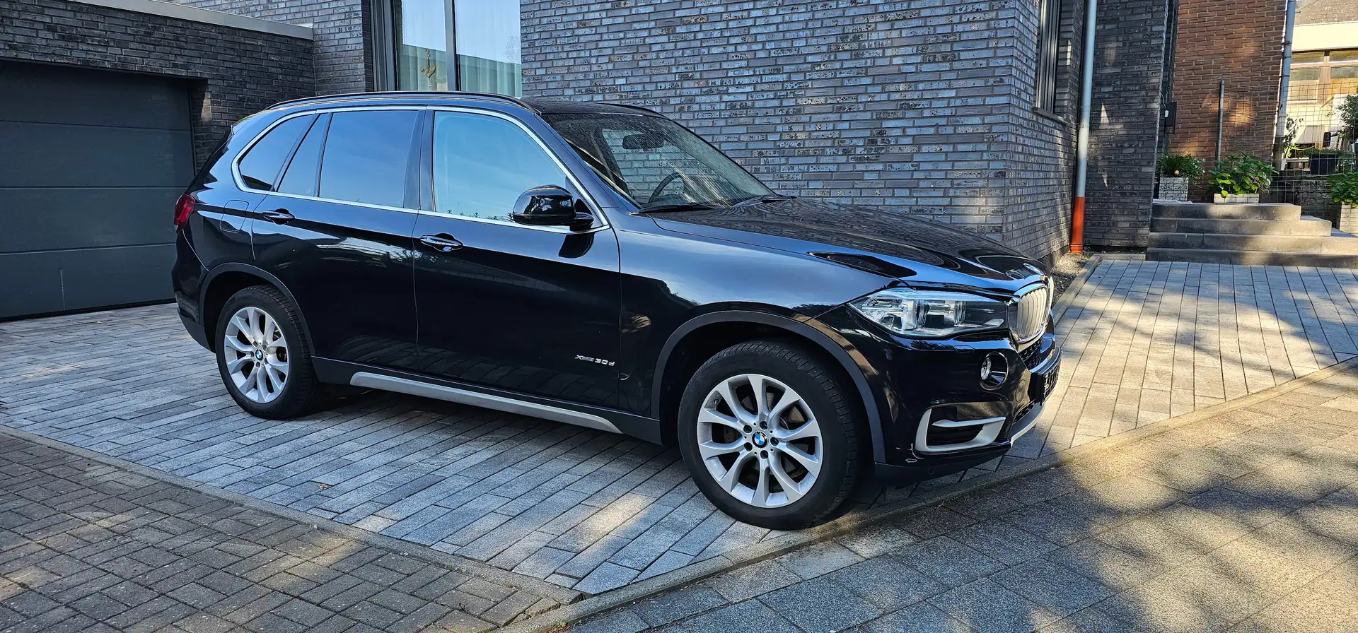 BMW X5 xDrive 30 d Panoramadach HUD Design Schwarz - 1
