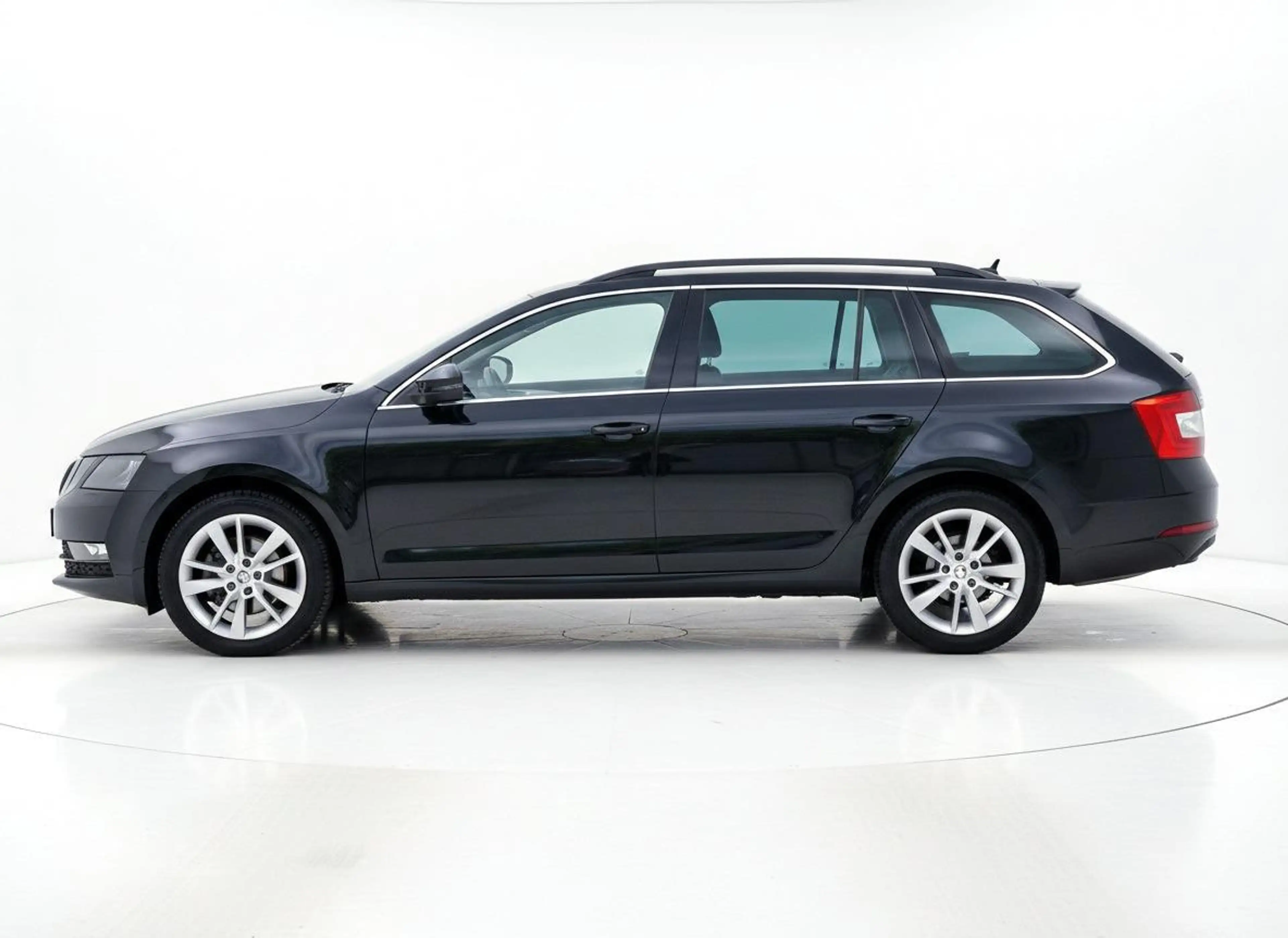 Skoda Octavia Combi 1.5 TSI Business Edition TREKHAAK PDC CARPLA — photo 2