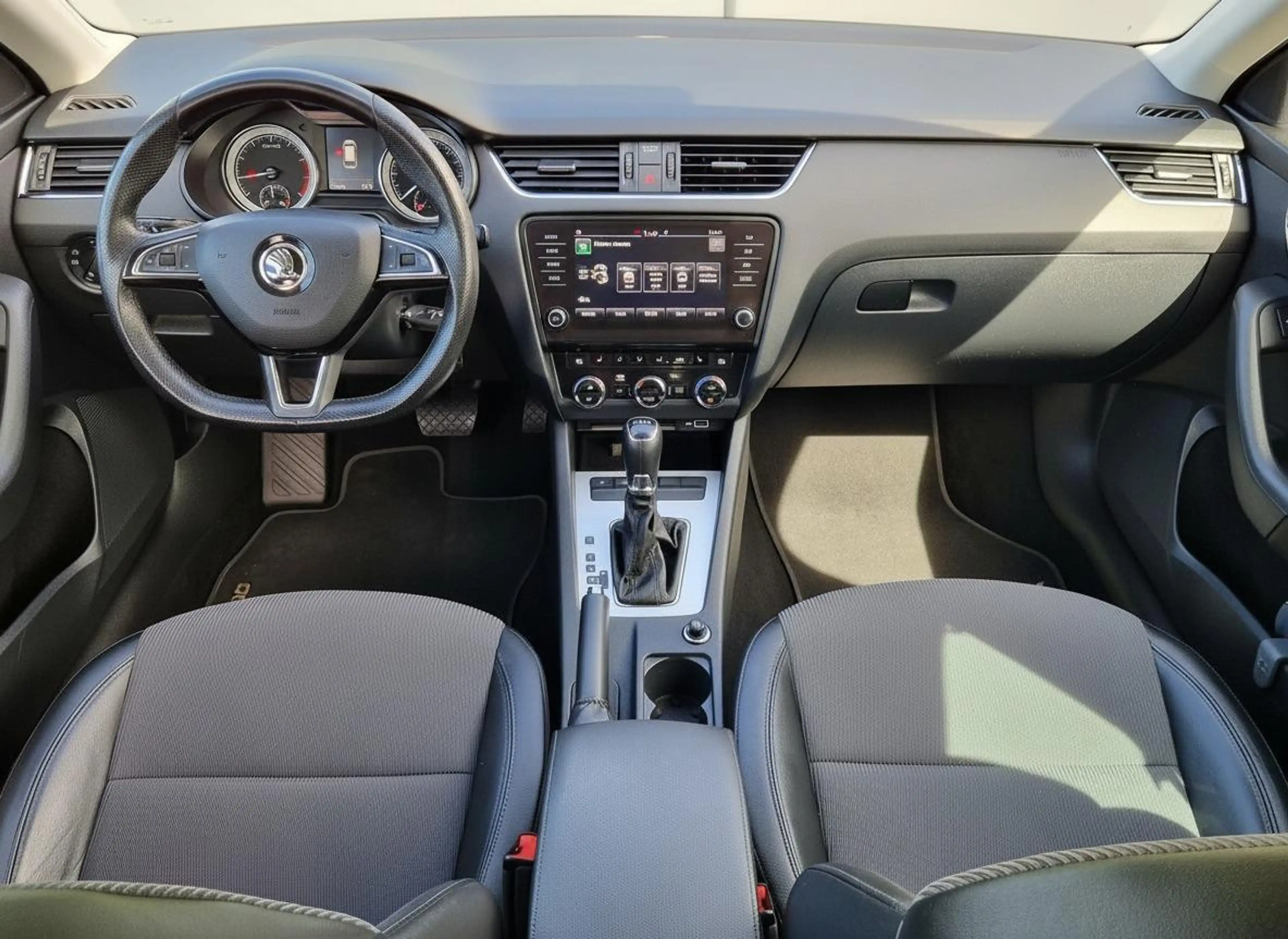 Skoda Octavia Combi 1.5 TSI Business Edition TREKHAAK PDC CARPLA — photo 7