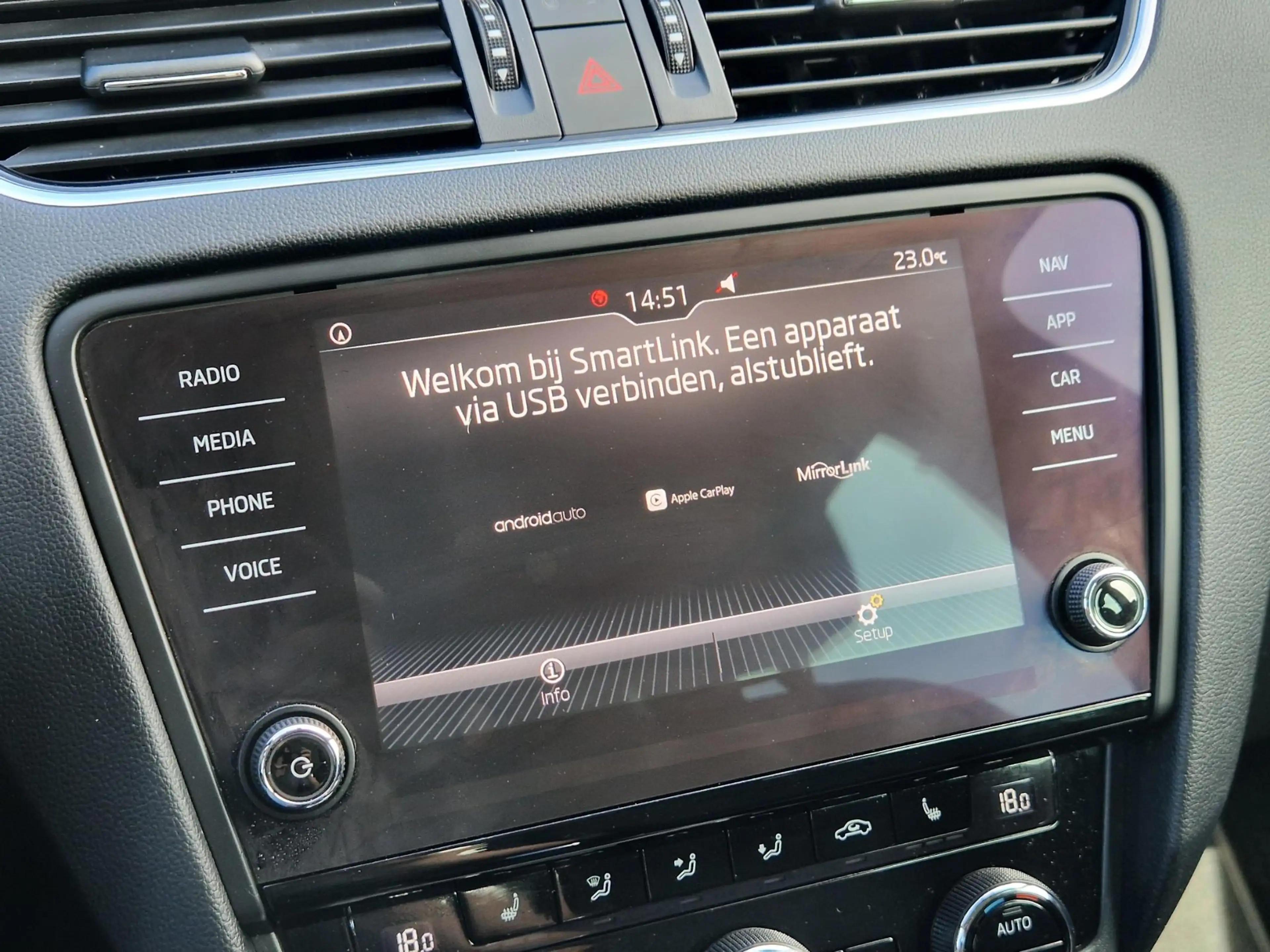 Skoda Octavia Combi 1.5 TSI Business Edition TREKHAAK PDC CARPLA — photo 18
