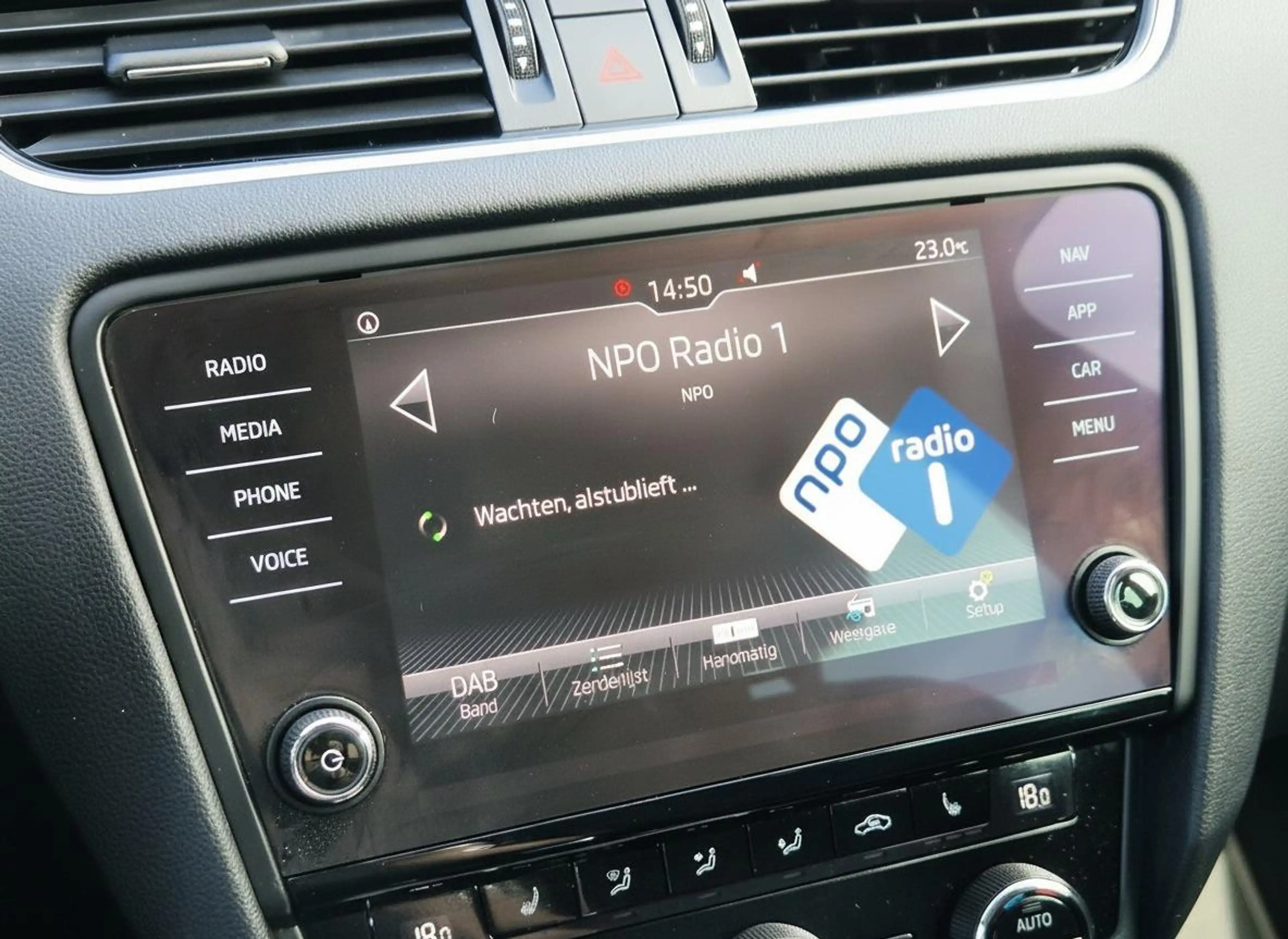 Skoda Octavia Combi 1.5 TSI Business Edition TREKHAAK PDC CARPLA — photo 16