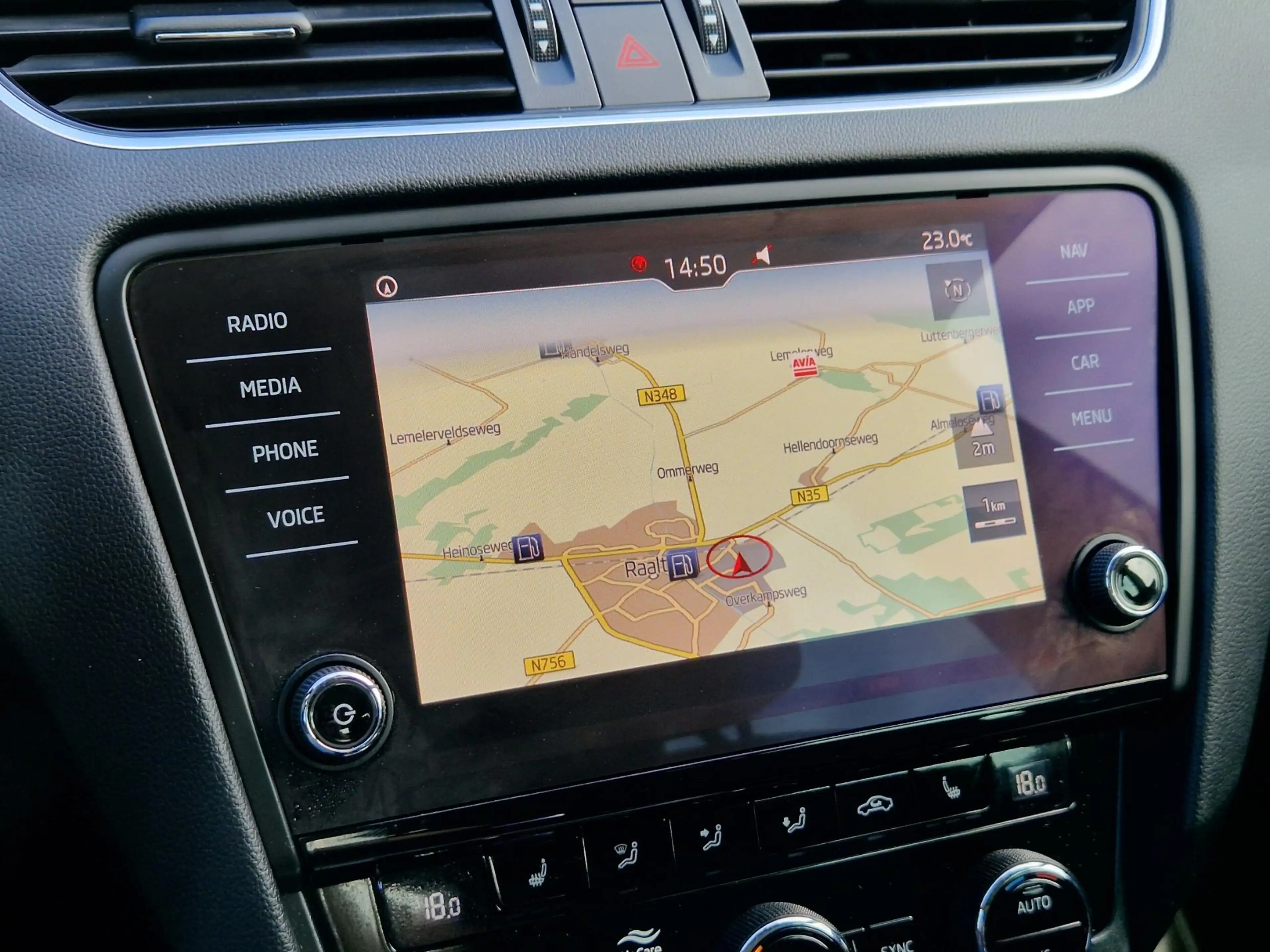 Skoda Octavia Combi 1.5 TSI Business Edition TREKHAAK PDC CARPLA — photo 19
