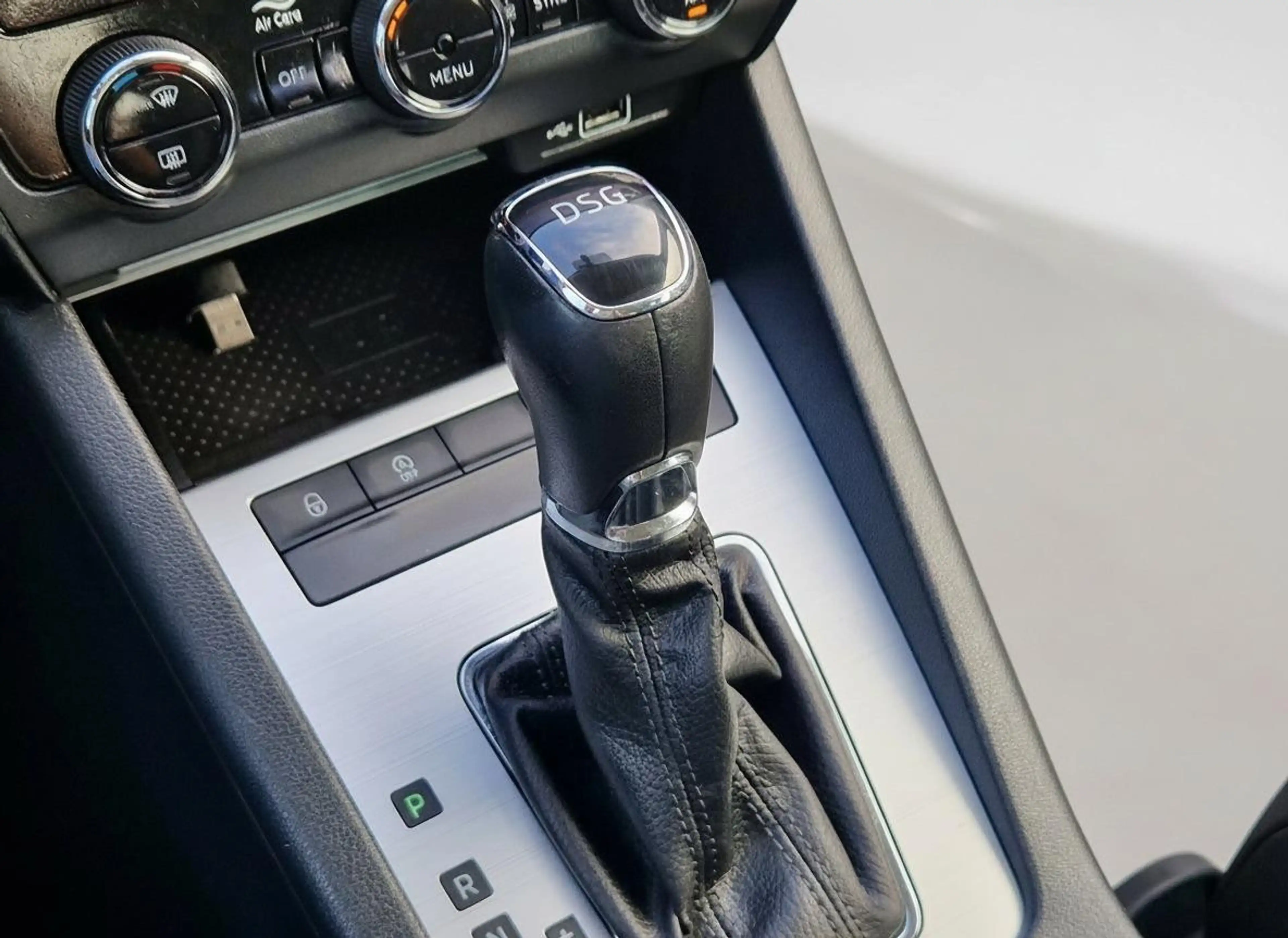 Skoda Octavia Combi 1.5 TSI Business Edition TREKHAAK PDC CARPLA — photo 14