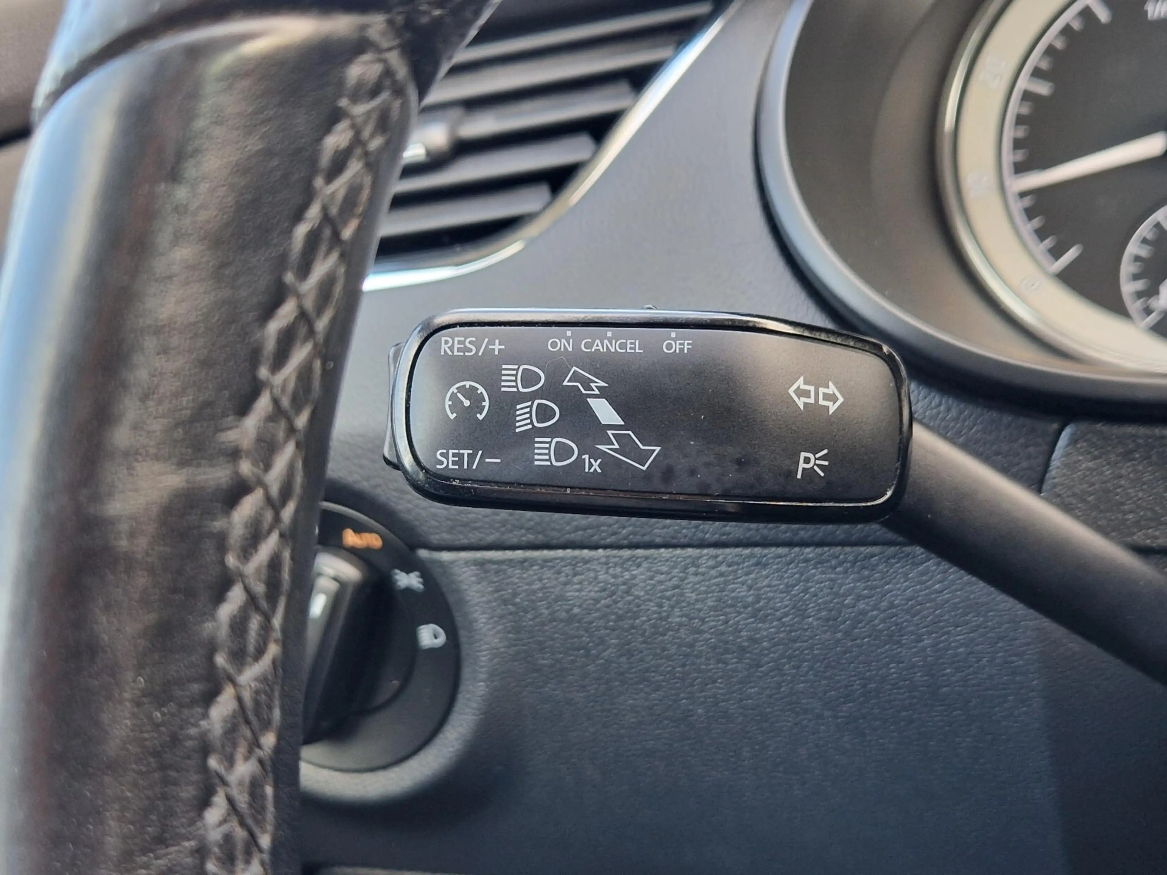 Skoda Octavia Combi 1.5 TSI Business Edition TREKHAAK PDC CARPLA — photo 11