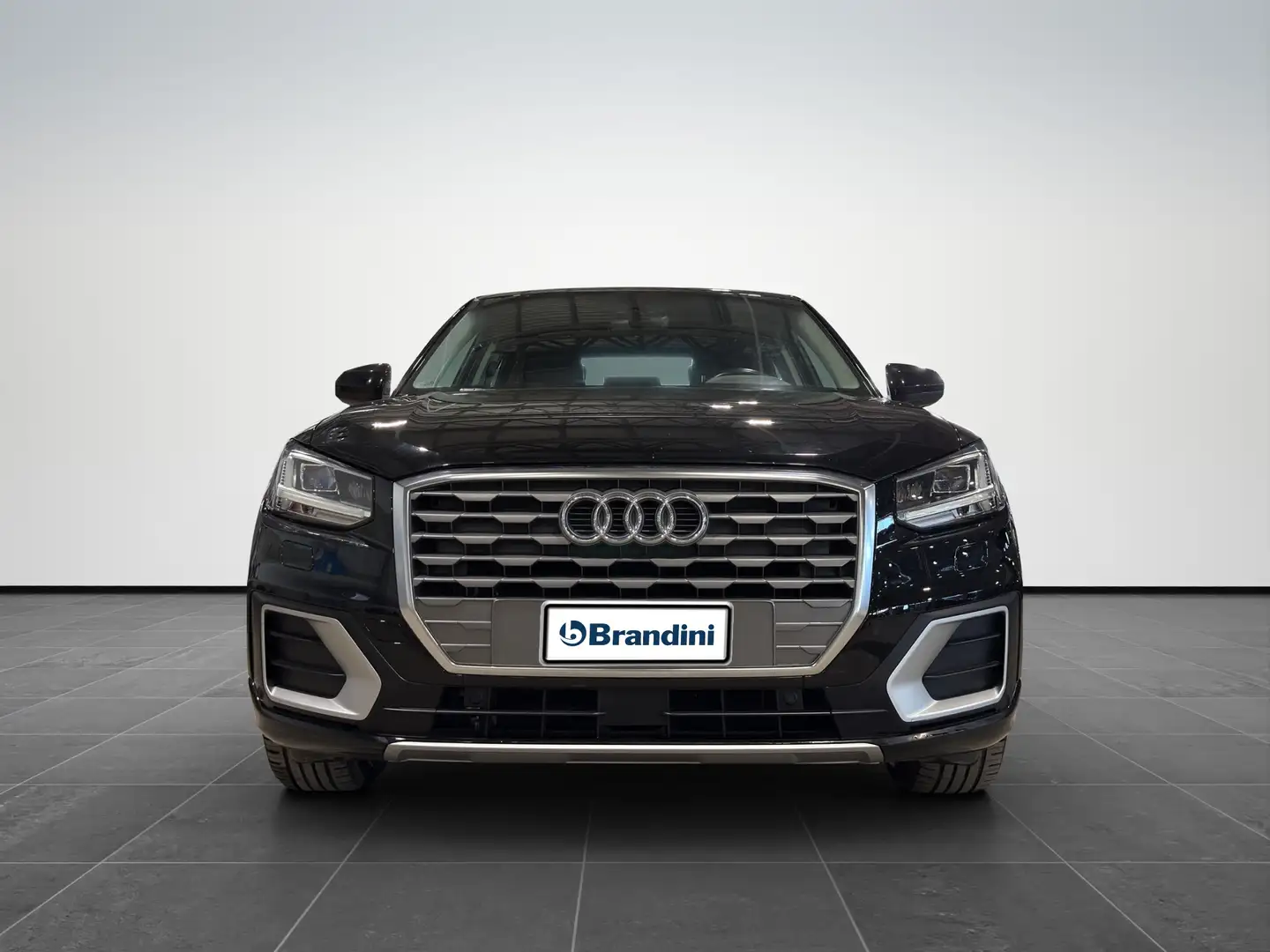 Audi Q2 30 1.6 tdi Admired Zwart - 2